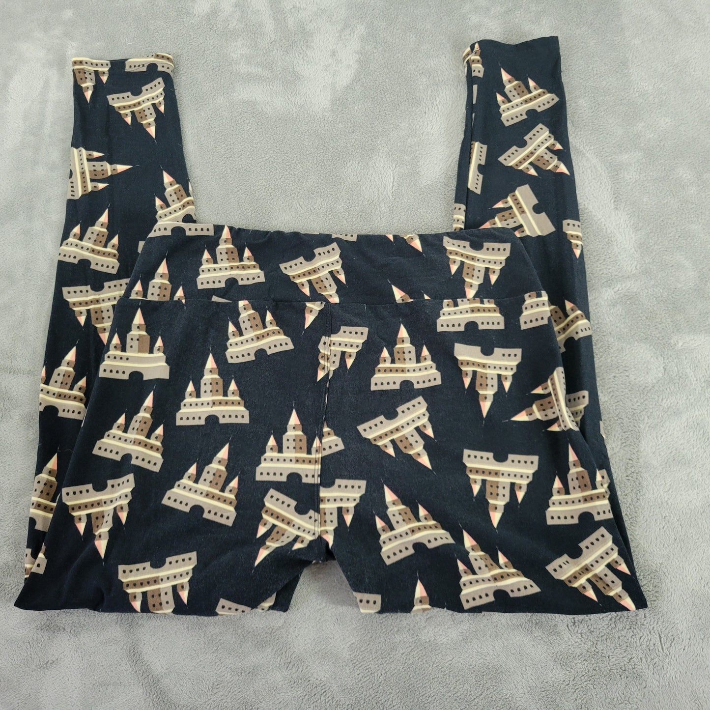 LuLaRoe Disney TC Leggings Cinderella Castle Magic Kingdom Black Pants 1BLA49E