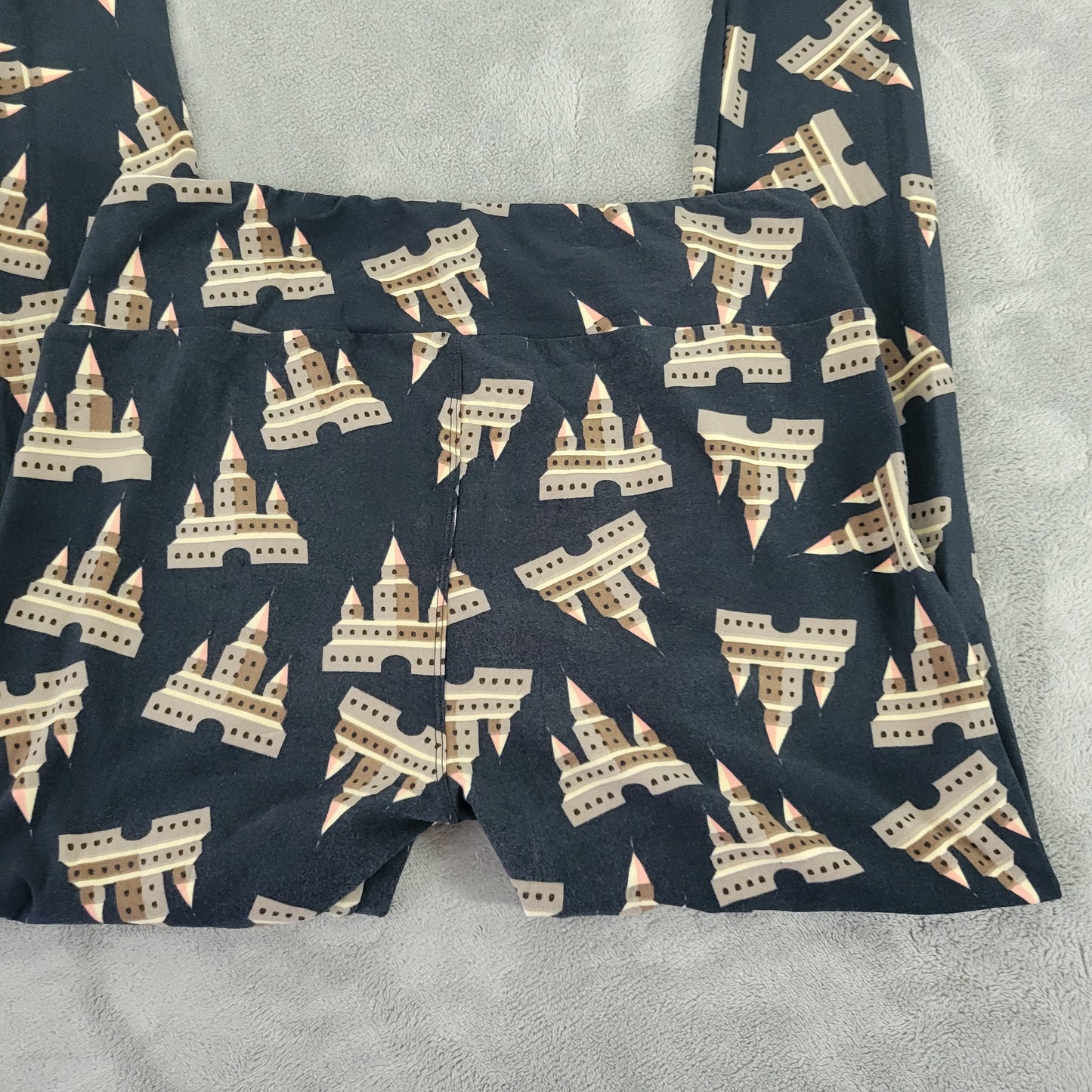 LuLaRoe Disney TC Leggings Cinderella Castle Magic Kingdom Black Pants 1BLA49E