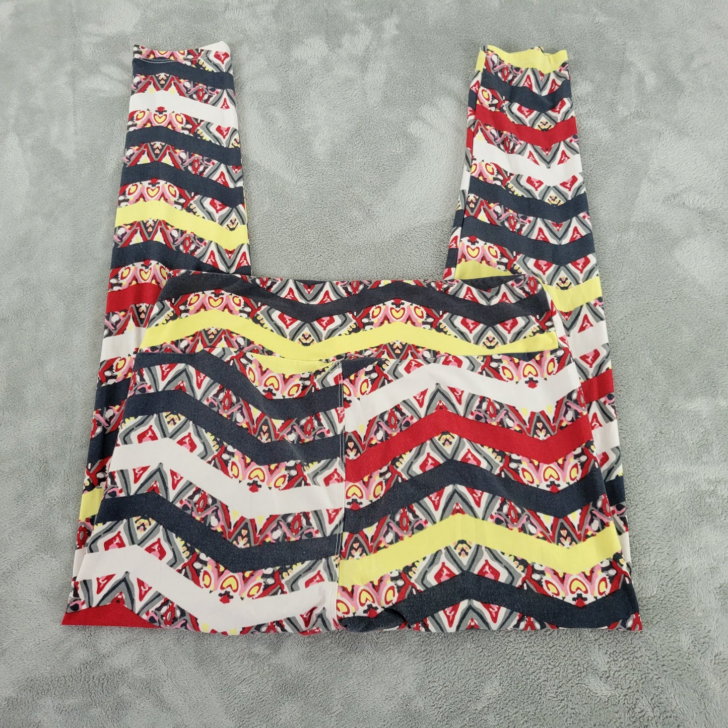 LuLaRoe TC Leggings Tall Curvy Chevron Zig Zag Paisley Black Red Yoga GEO29E