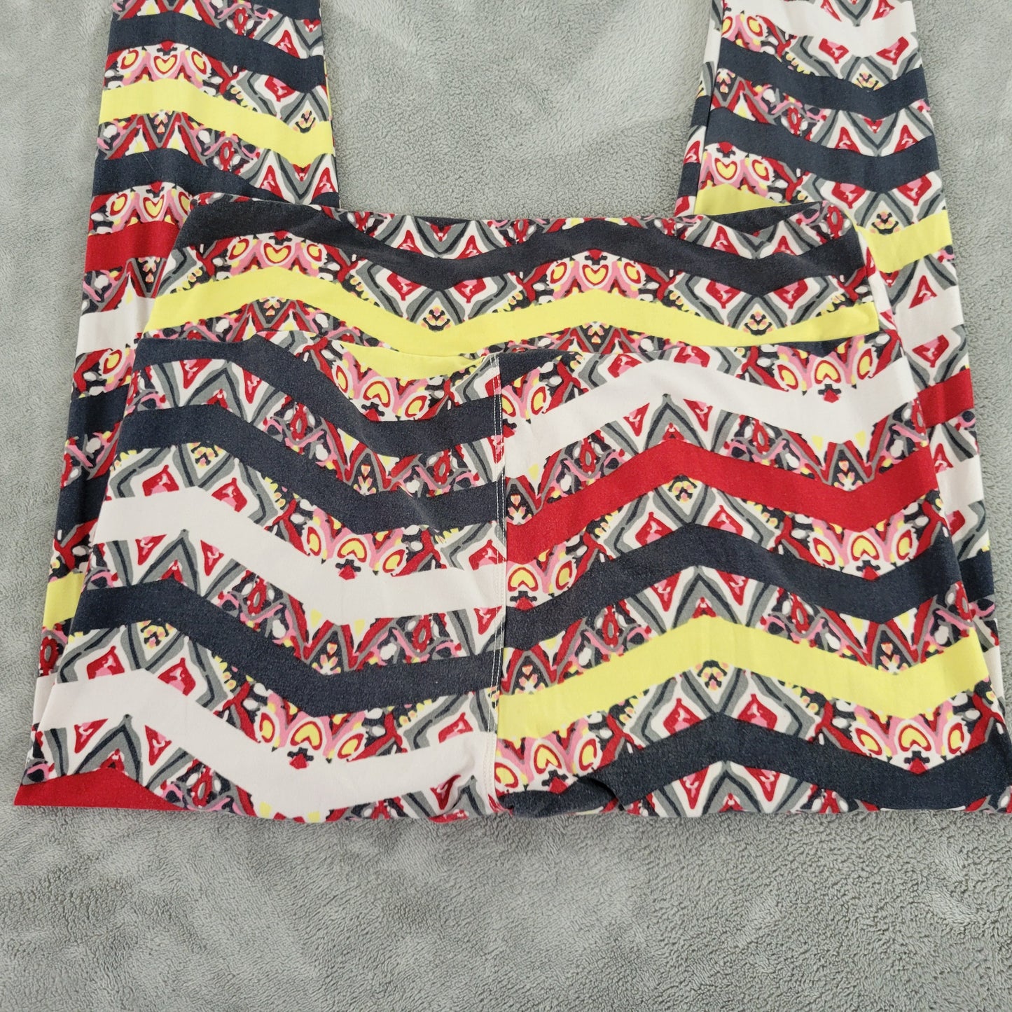 LuLaRoe TC Leggings Tall Curvy Chevron Zig Zag Paisley Black Red Yoga GEO29E