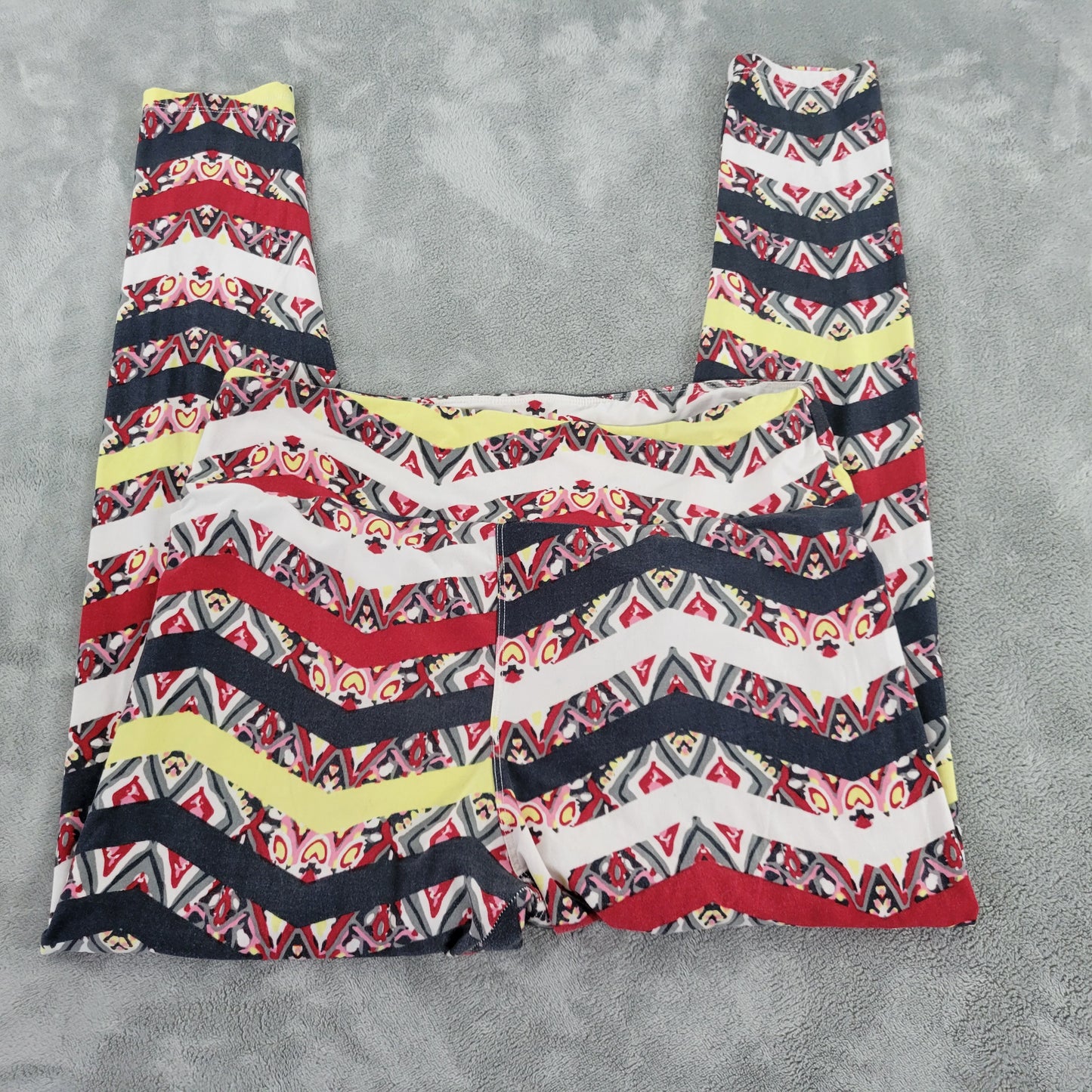LuLaRoe TC Leggings Tall Curvy Chevron Zig Zag Paisley Black Red Yoga GEO29E