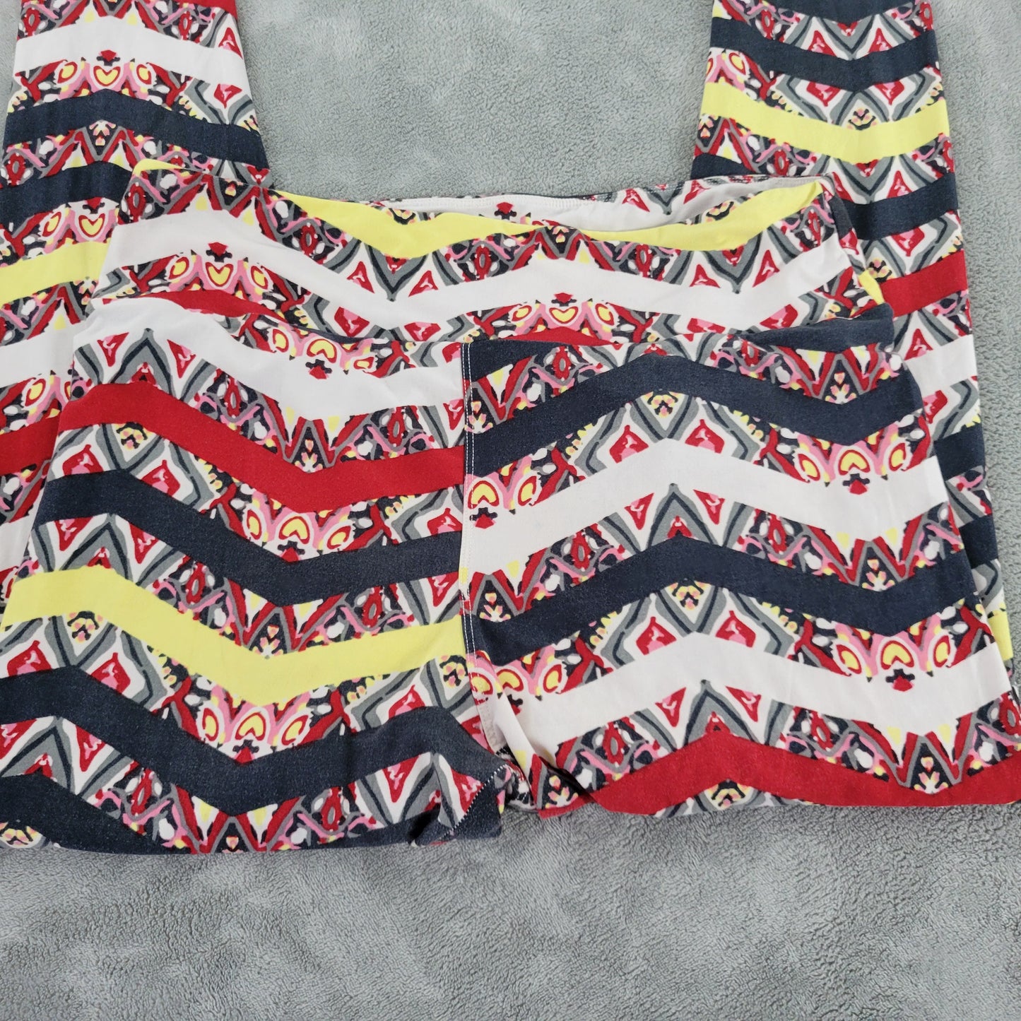 LuLaRoe TC Leggings Tall Curvy Chevron Zig Zag Paisley Black Red Yoga GEO29E