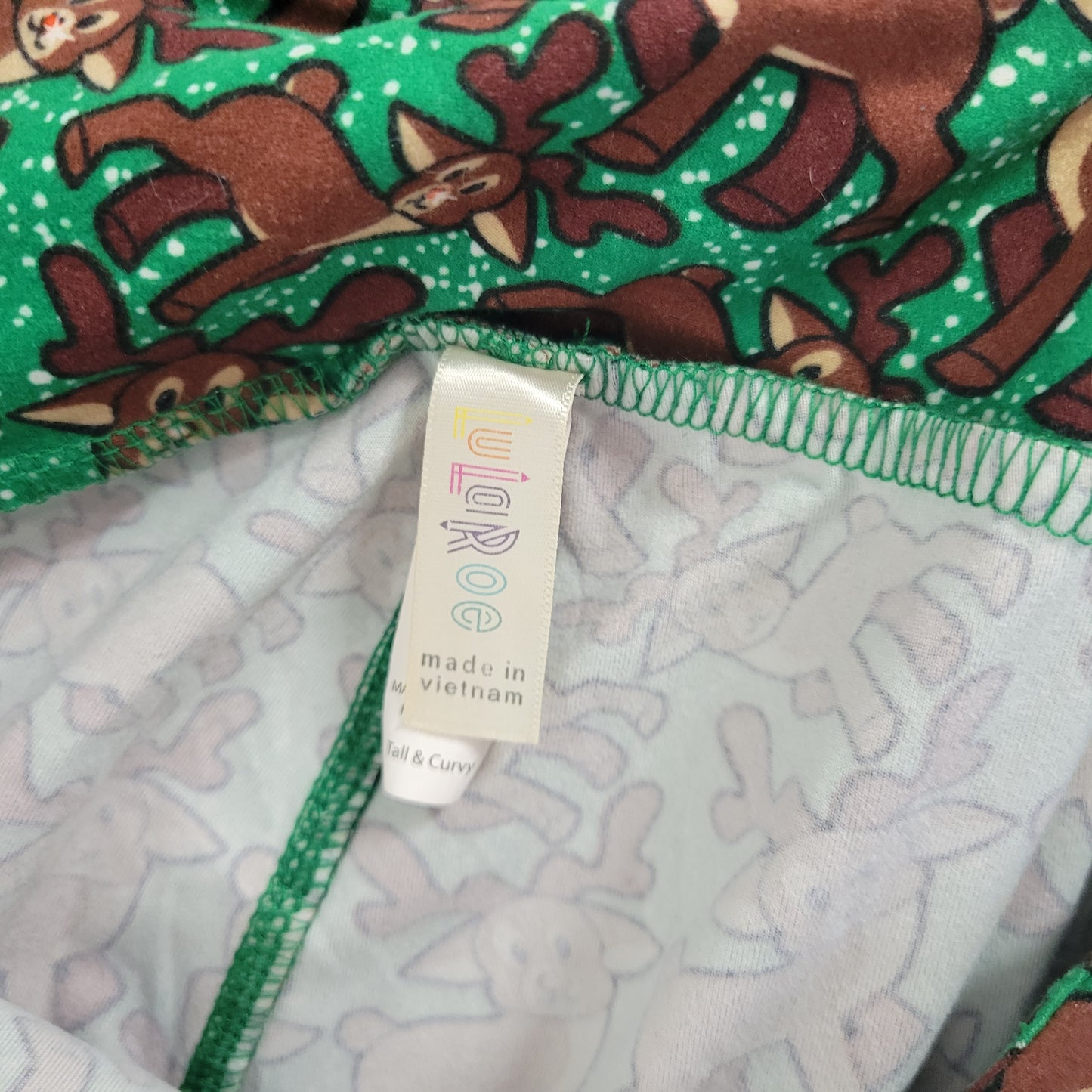 LuLaRoe TC Leggings Tall Curvy Rudolph Reindeer Christmas Green Brown NOV8XE
