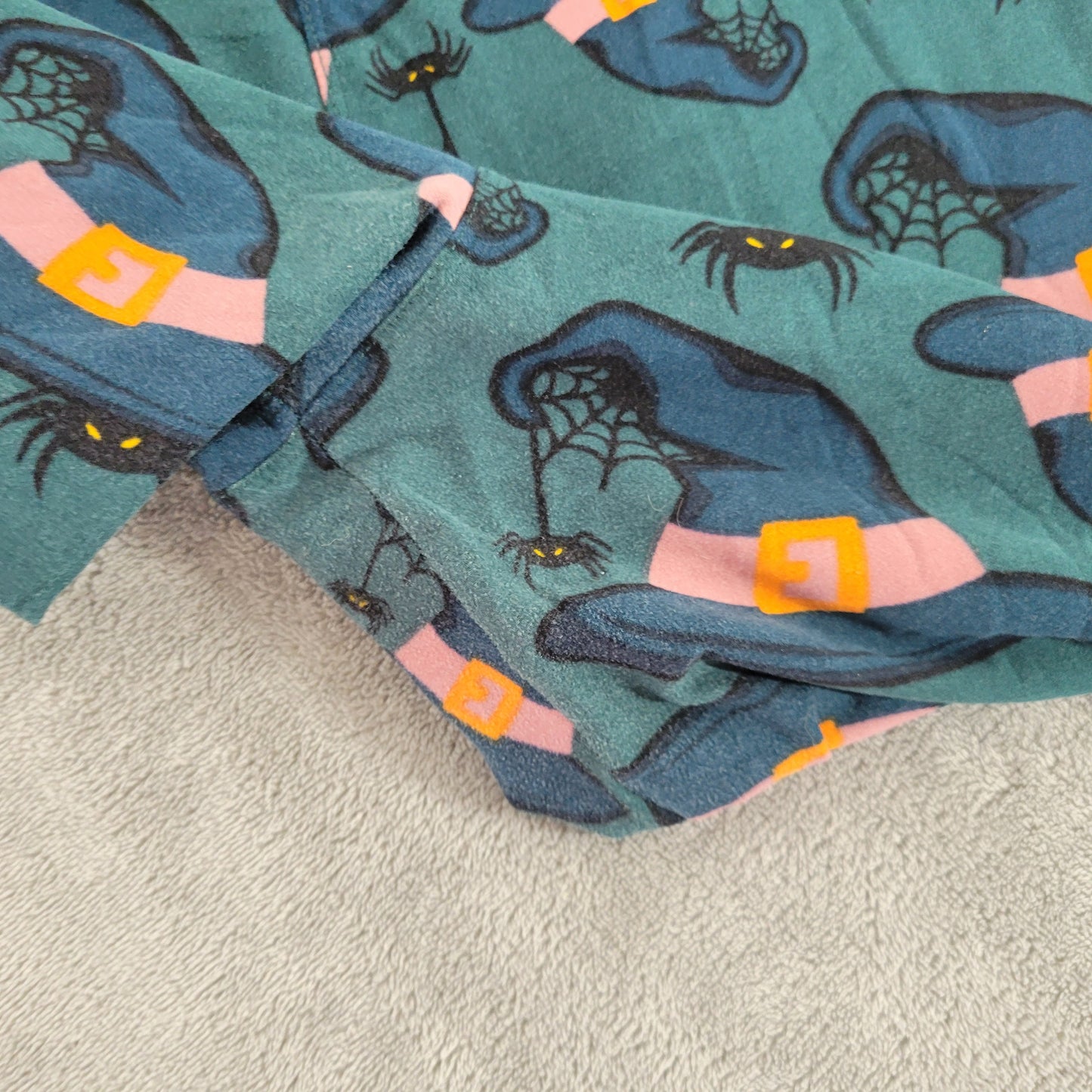 LuLaRoe TC Leggings Tall Curvy Halloween Green Witch Hats Spiders Pants GRE34E