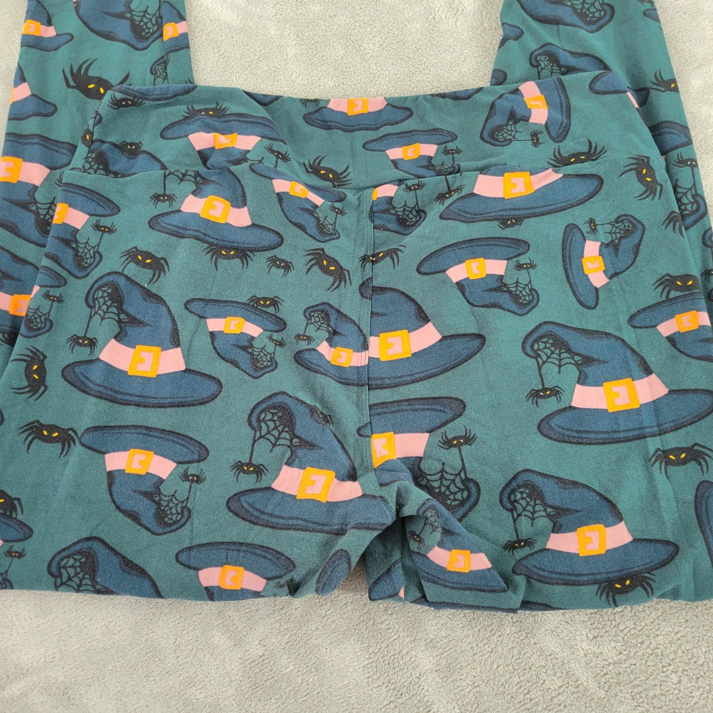 LuLaRoe TC Leggings Tall Curvy Halloween Green Witch Hats Spiders Pants GRE34E