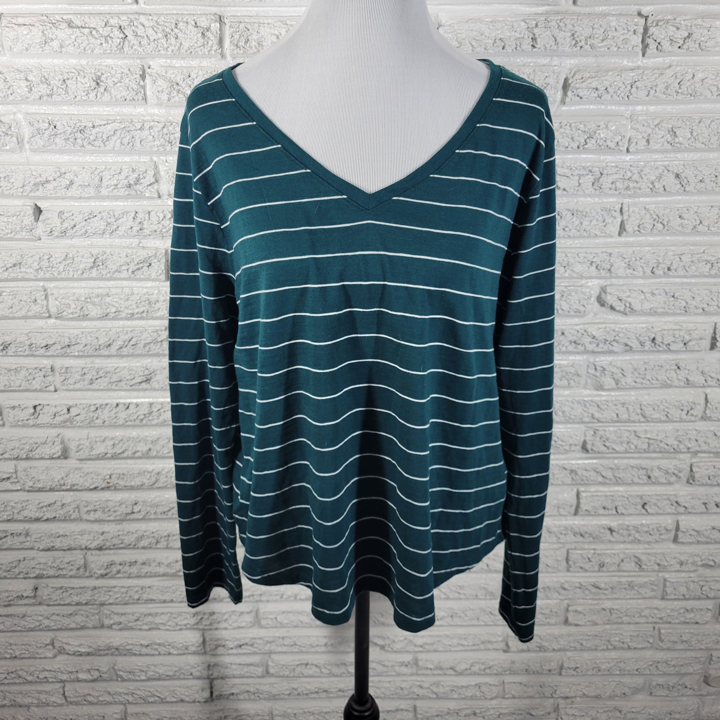 Sonoma Everyday Womens Tee XL Green White Striped Long Sleeve V-Neck GRE40E