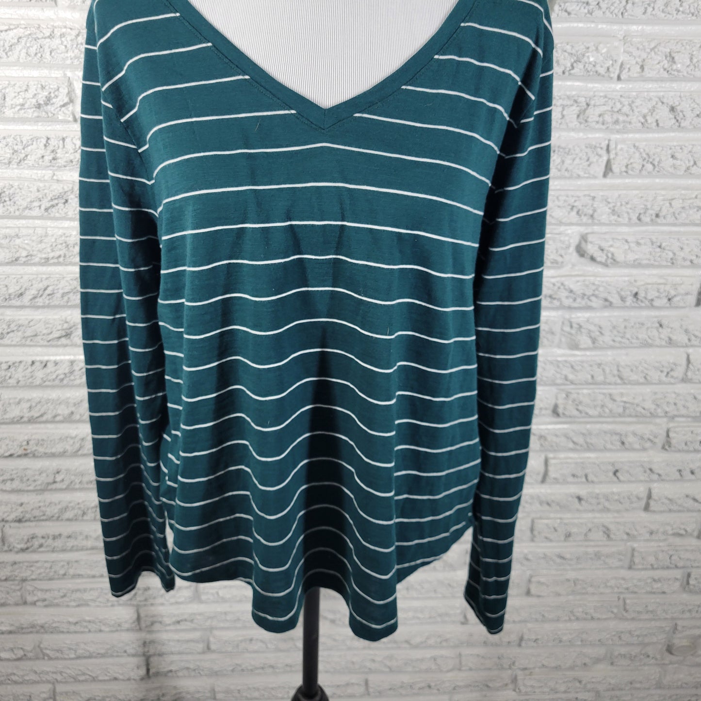 Sonoma Everyday Womens Tee XL Green White Striped Long Sleeve V-Neck GRE40E