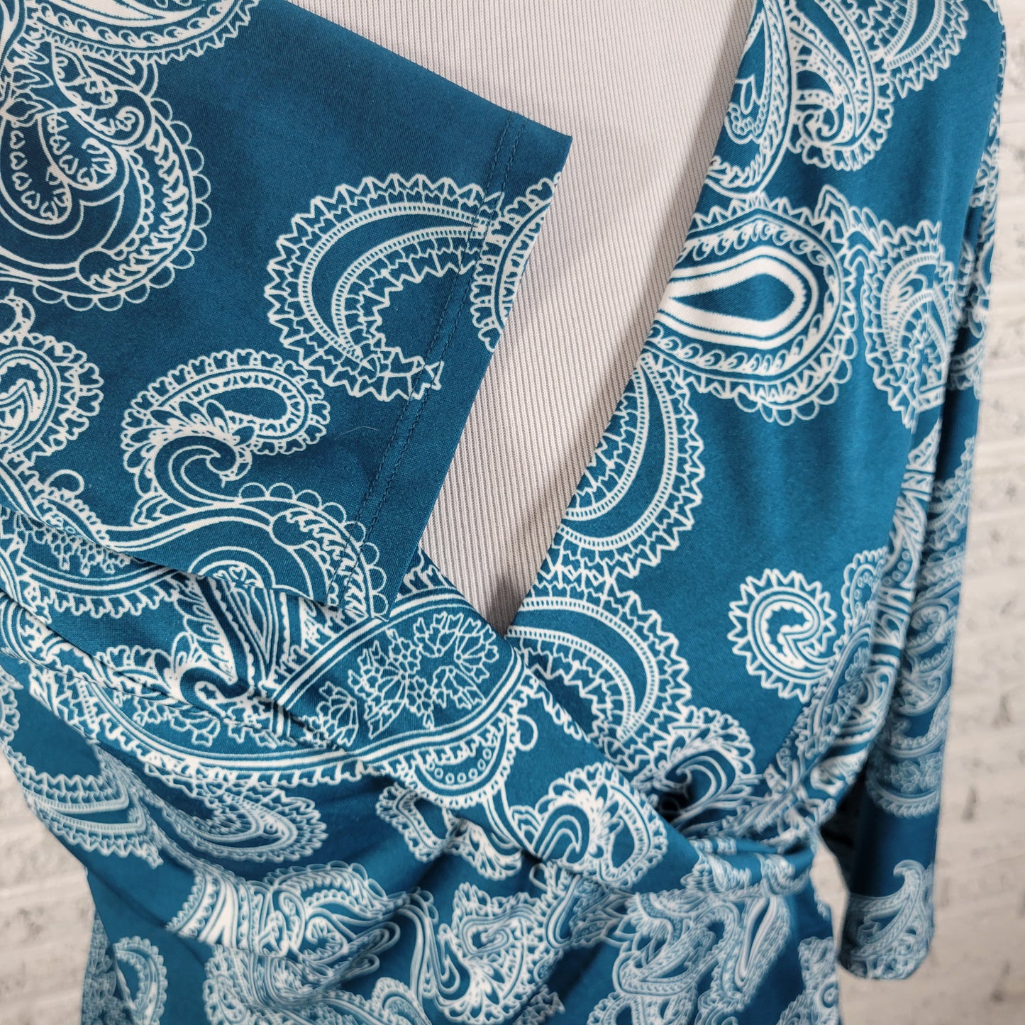 New York & Co Womens XL Paisley Blouse Top 3/4 Sleeve Blue White V-Neck PAI56E