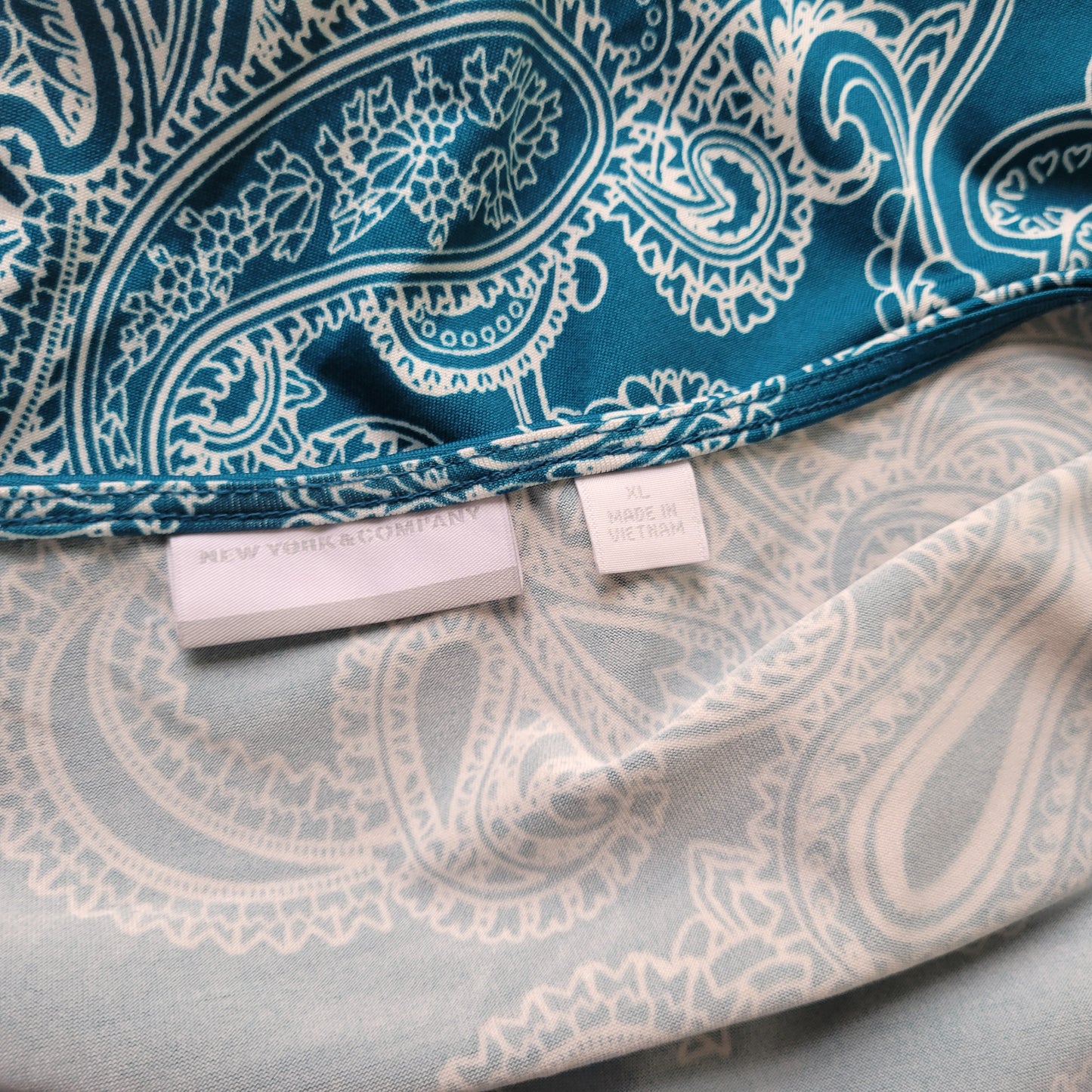New York & Co Womens XL Paisley Blouse Top 3/4 Sleeve Blue White V-Neck PAI56E