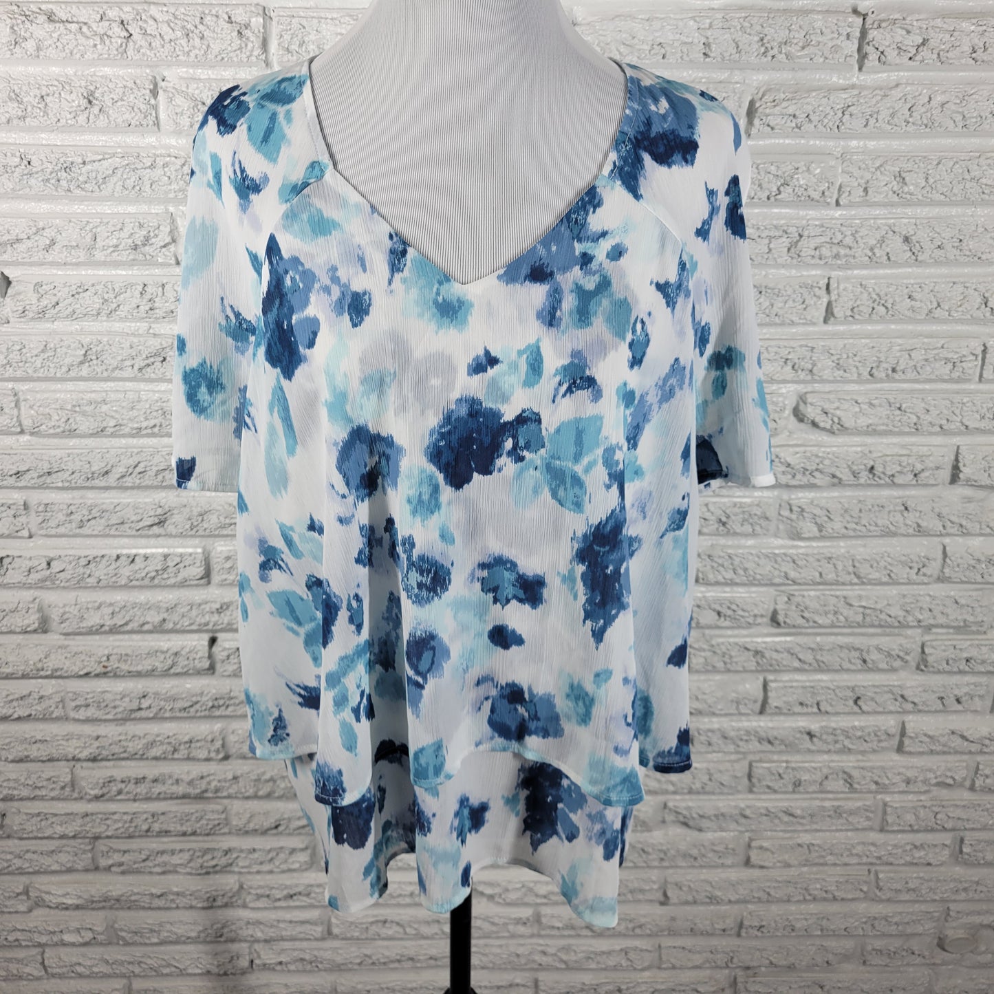 Juicy Couture Womens Top Blouse XXL Blue Watercolor Floral Split Sleeve FLO128XE