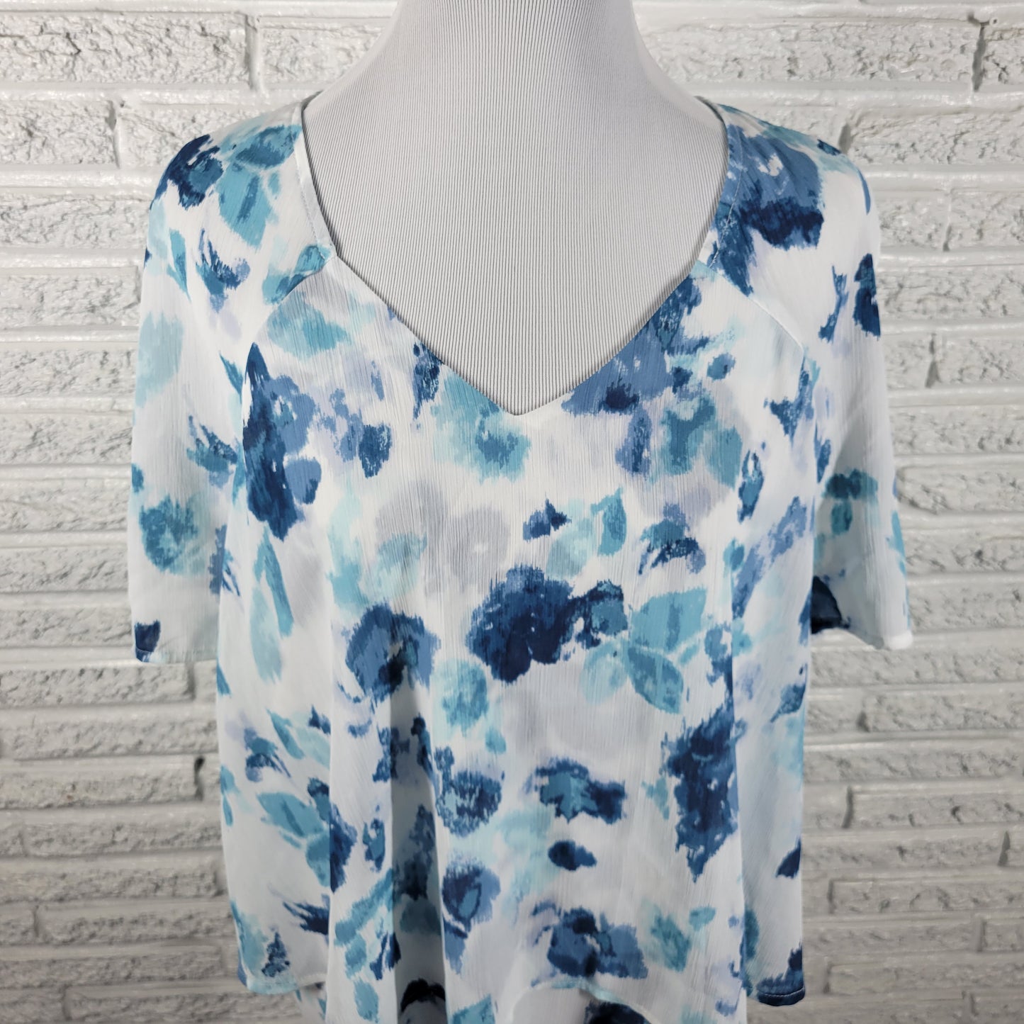 Juicy Couture Womens Top Blouse XXL Blue Watercolor Floral Split Sleeve FLO128XE