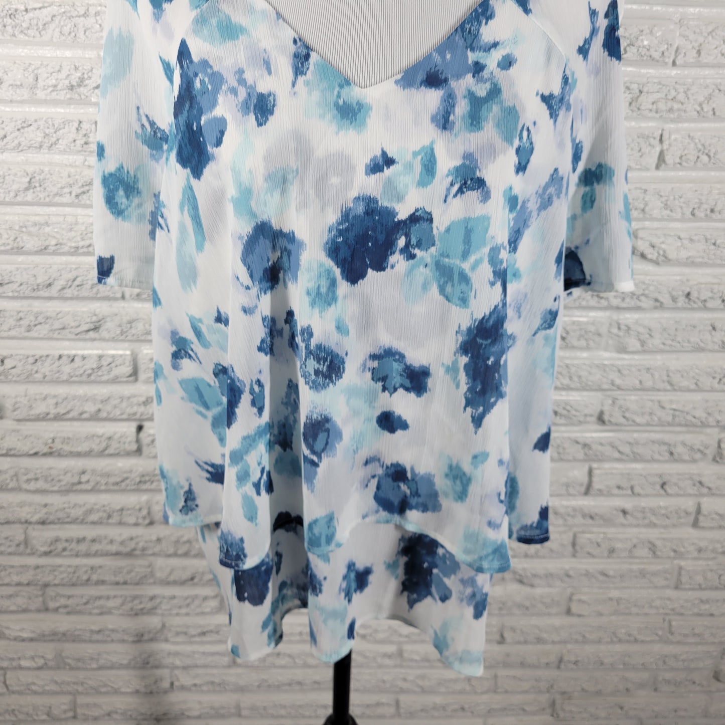 Juicy Couture Womens Top Blouse XXL Blue Watercolor Floral Split Sleeve FLO128XE