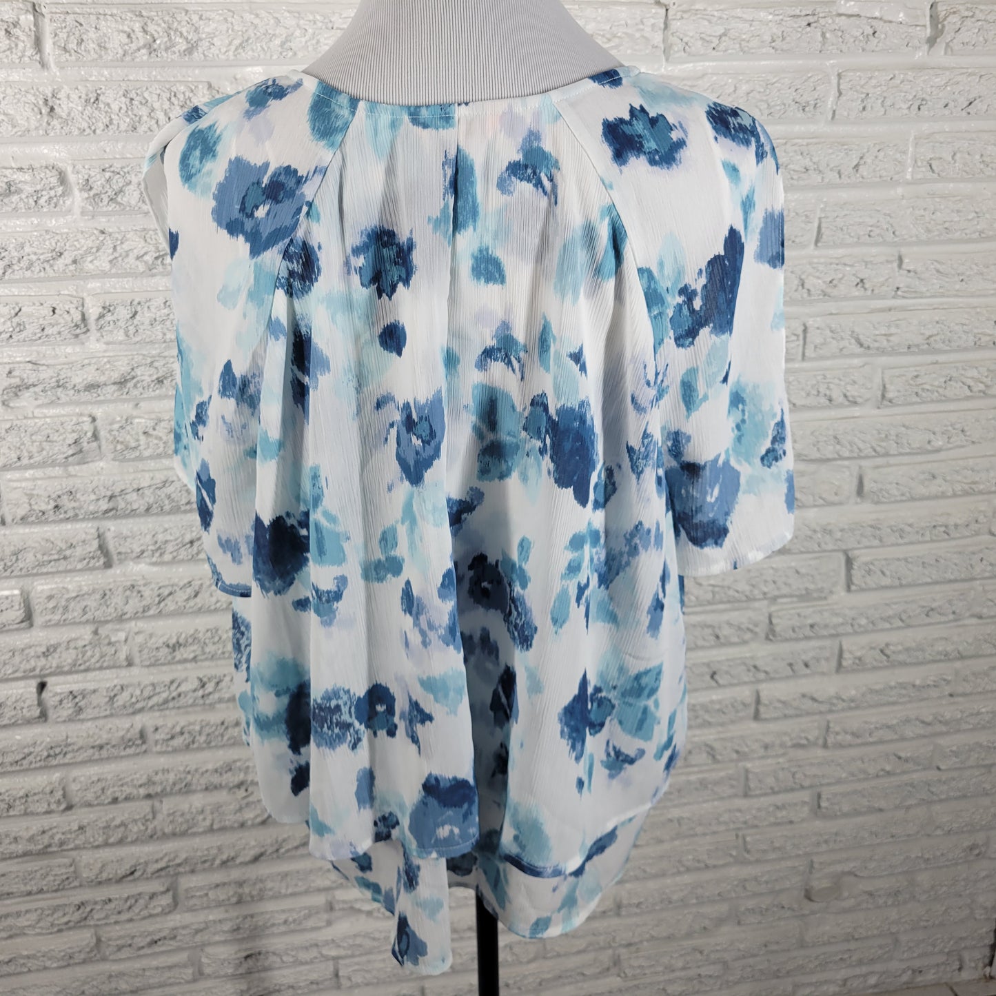Juicy Couture Womens Top Blouse XXL Blue Watercolor Floral Split Sleeve FLO128XE