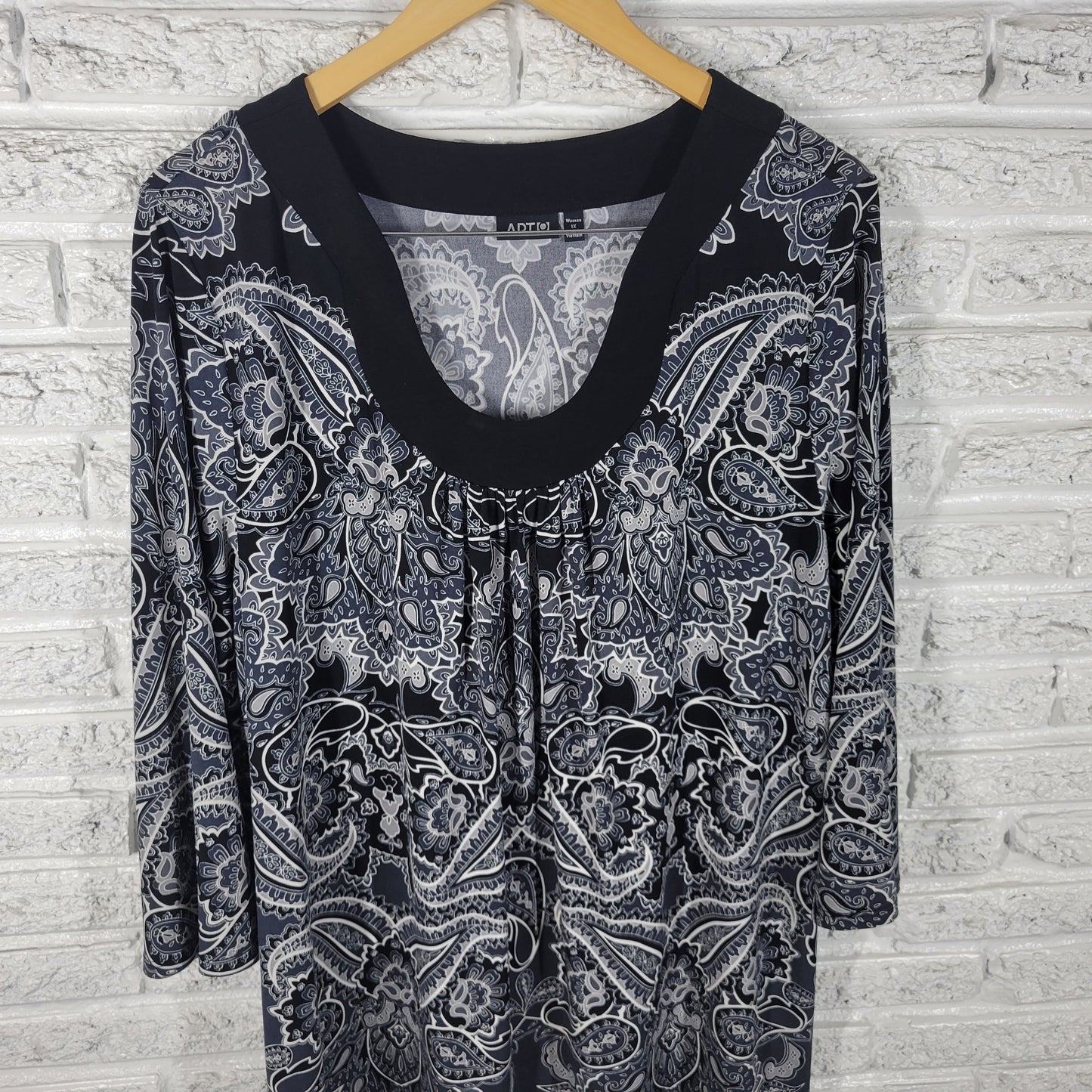 Apt 9 Womens Tunic 1X Plus Black Gray Paisley 3/4 Sleeve Stretch Pullover PAI43E