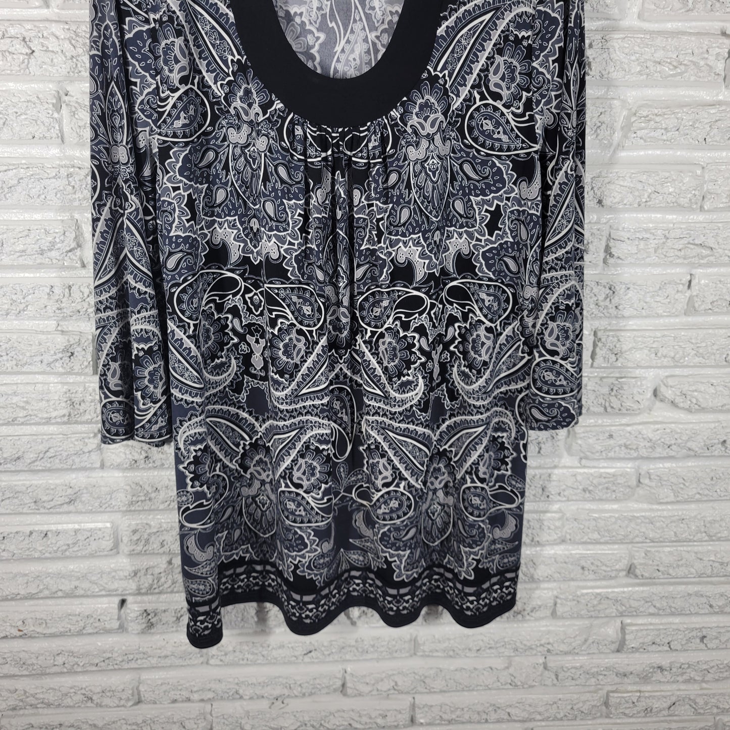 Apt 9 Womens Tunic 1X Plus Black Gray Paisley 3/4 Sleeve Stretch Pullover PAI43E