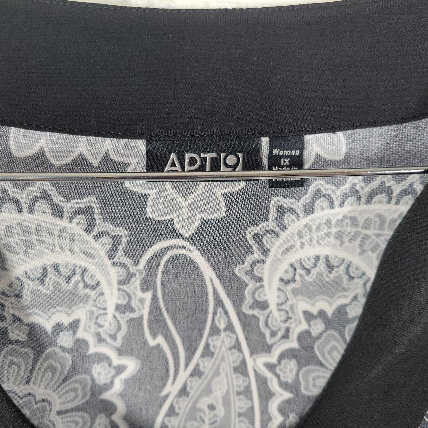Apt 9 Womens Tunic 1X Plus Black Gray Paisley 3/4 Sleeve Stretch Pullover PAI43E