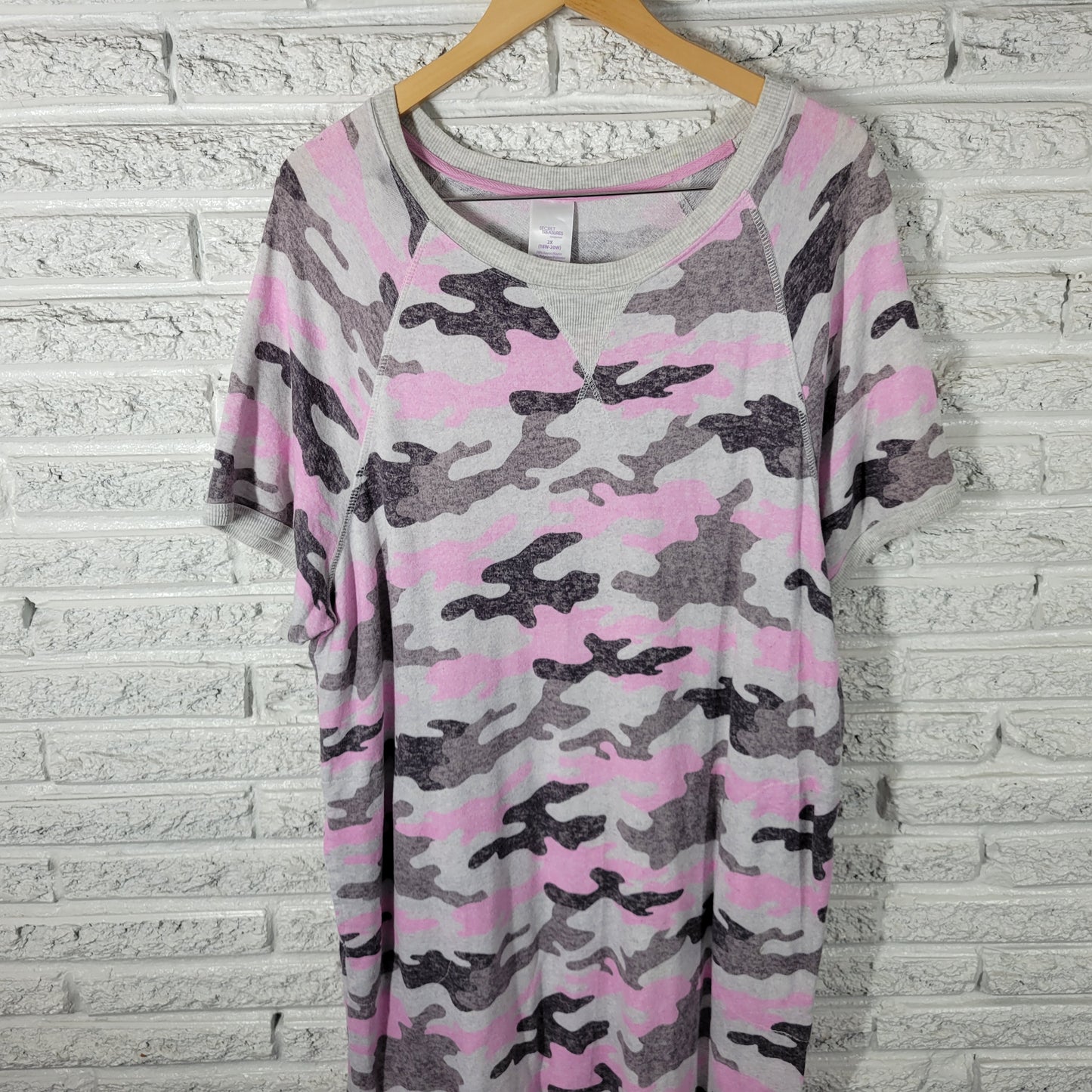 Secret Treasures 2X Plus Pajama Top Nightgown Sleepwear Gray Pink Camo CAM8E