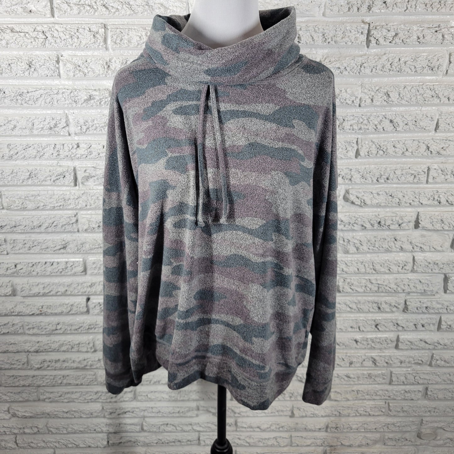 Maurices Sweatshirt Sweater 1X Plus Gray Green Camo Turtleneck Pullover CAM9E