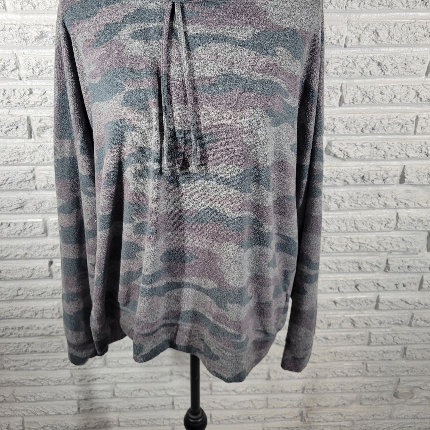 Maurices Sweatshirt Sweater 1X Plus Gray Green Camo Turtleneck Pullover CAM9E