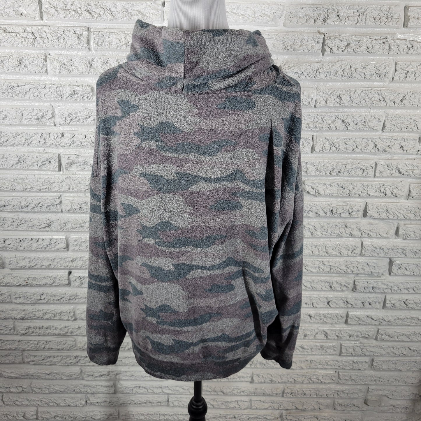 Maurices Sweatshirt Sweater 1X Plus Gray Green Camo Turtleneck Pullover CAM9E