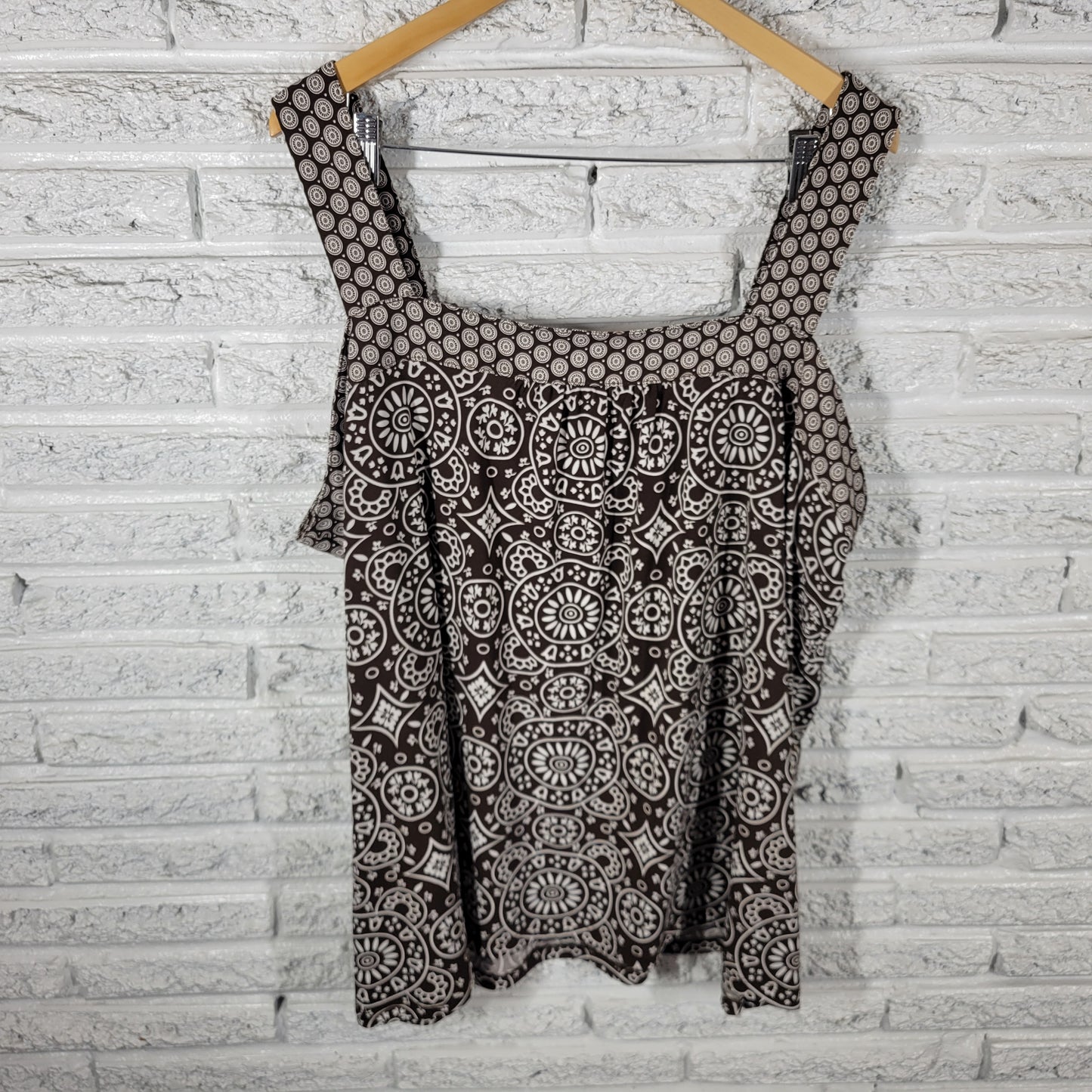 Avenue Swing Top 26/28 Plus Brown White Geometric Square Neck GEO144E