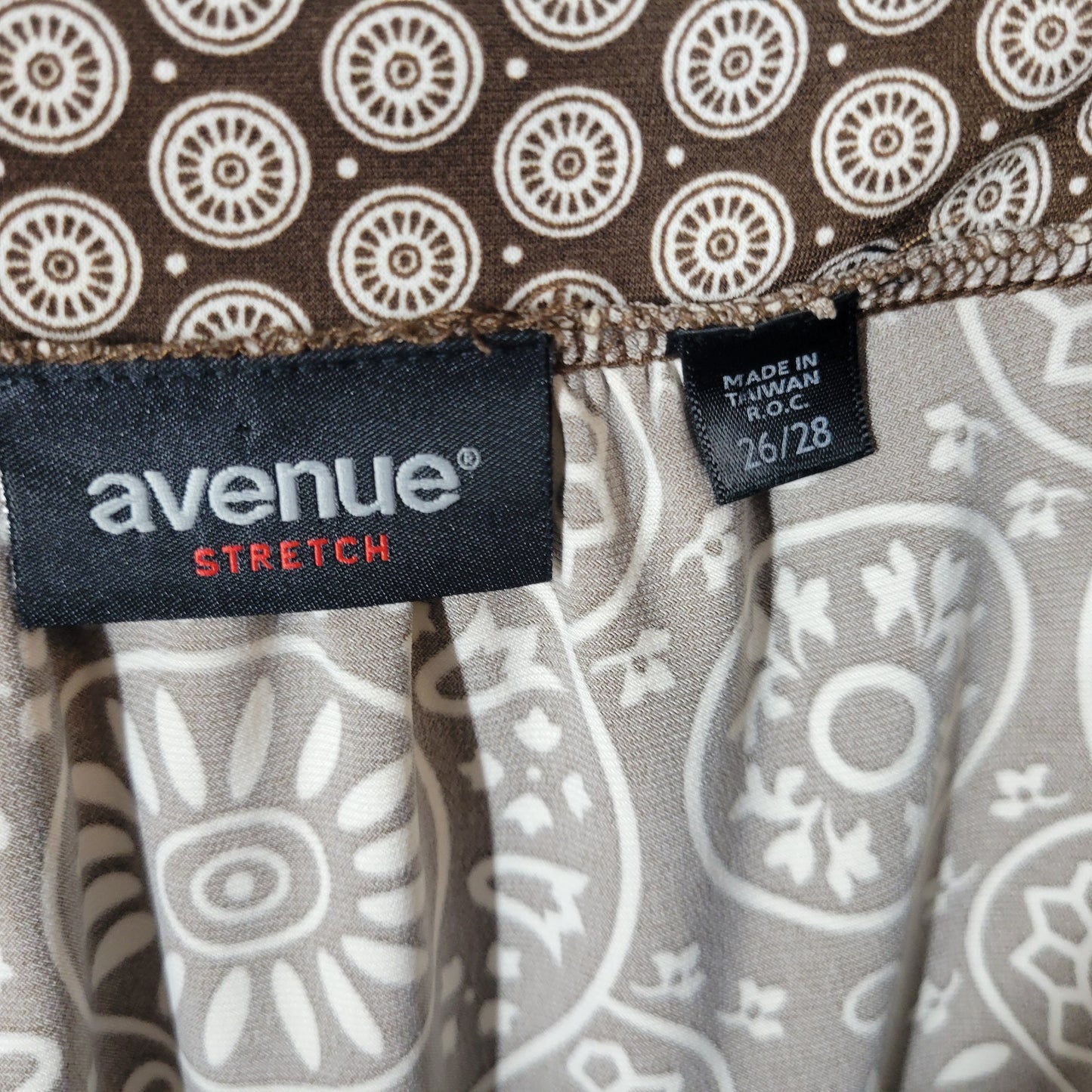 Avenue Swing Top 26/28 Plus Brown White Geometric Square Neck GEO144E