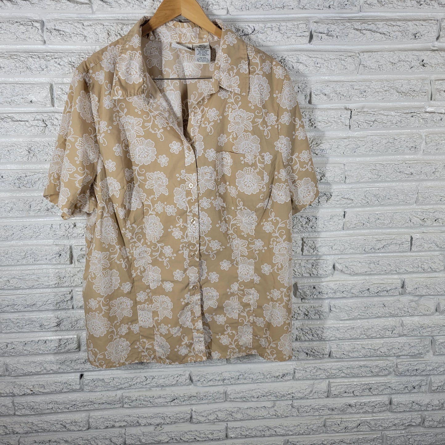 White Stag Women Plus 3X Tan White Floral Short Sleeve Button Up FLO190XE