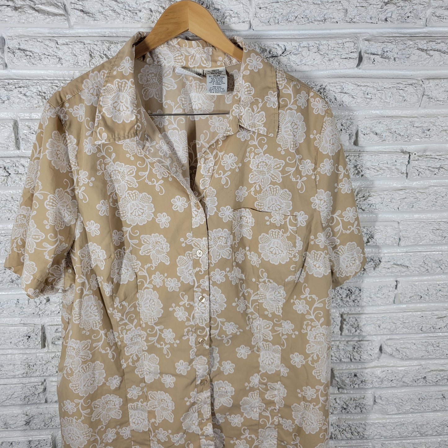 White Stag Women Plus 3X Tan White Floral Short Sleeve Button Up FLO190XE