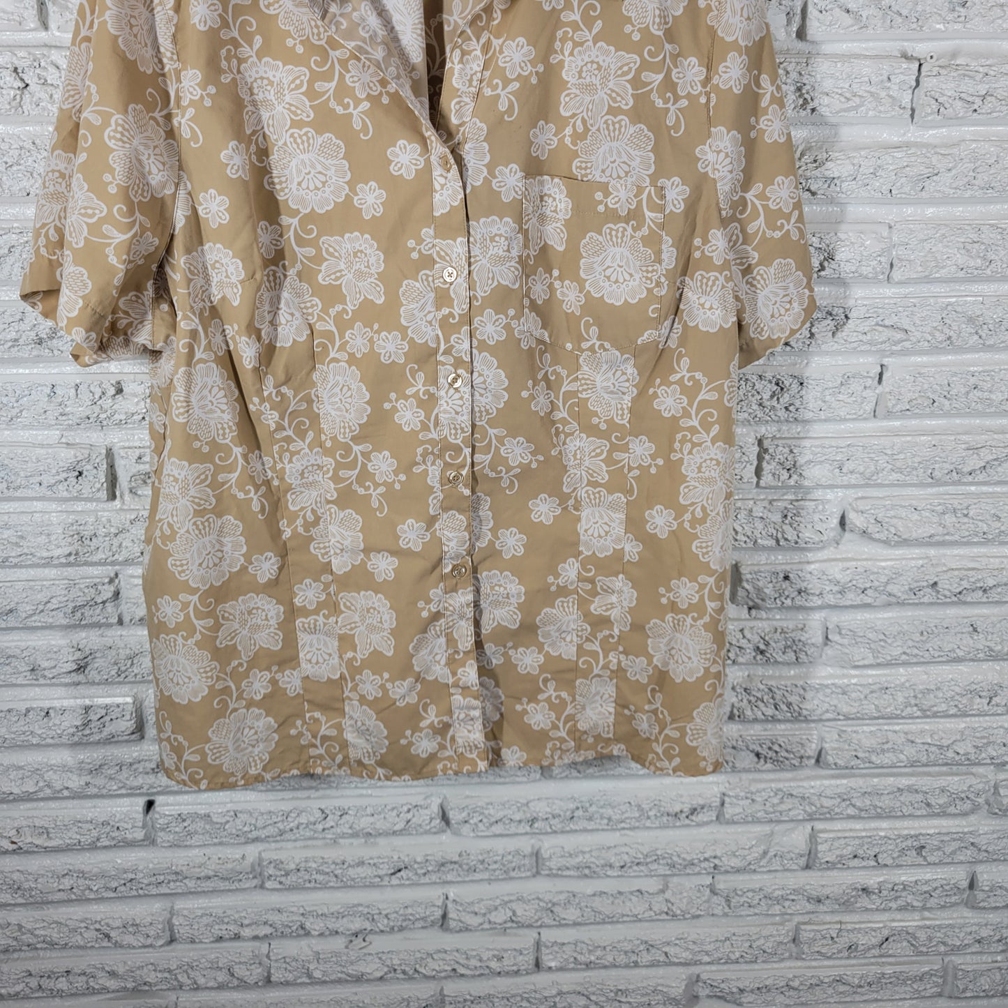 White Stag Women Plus 3X Tan White Floral Short Sleeve Button Up FLO190XE