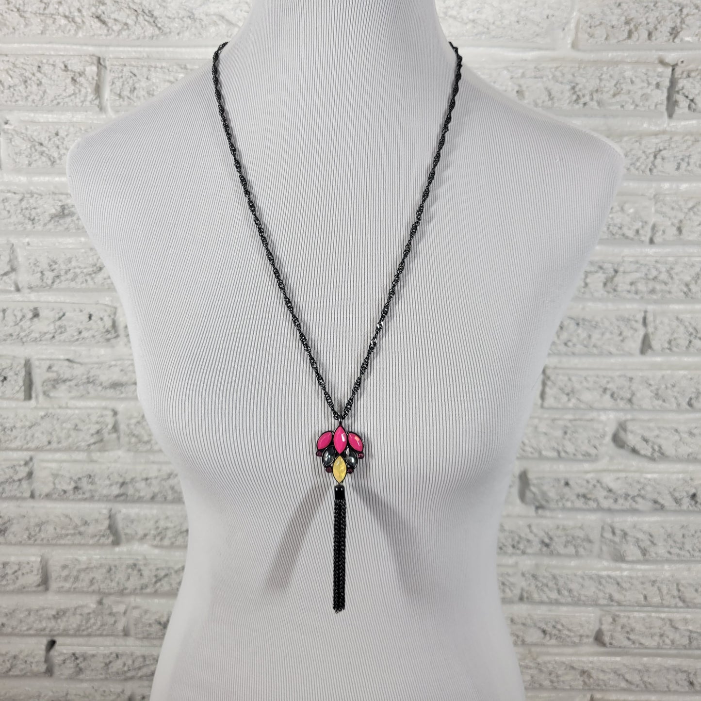 Chico's Long Black Chain Tassel Necklace Pink Yellow Statement Pendant N34E
