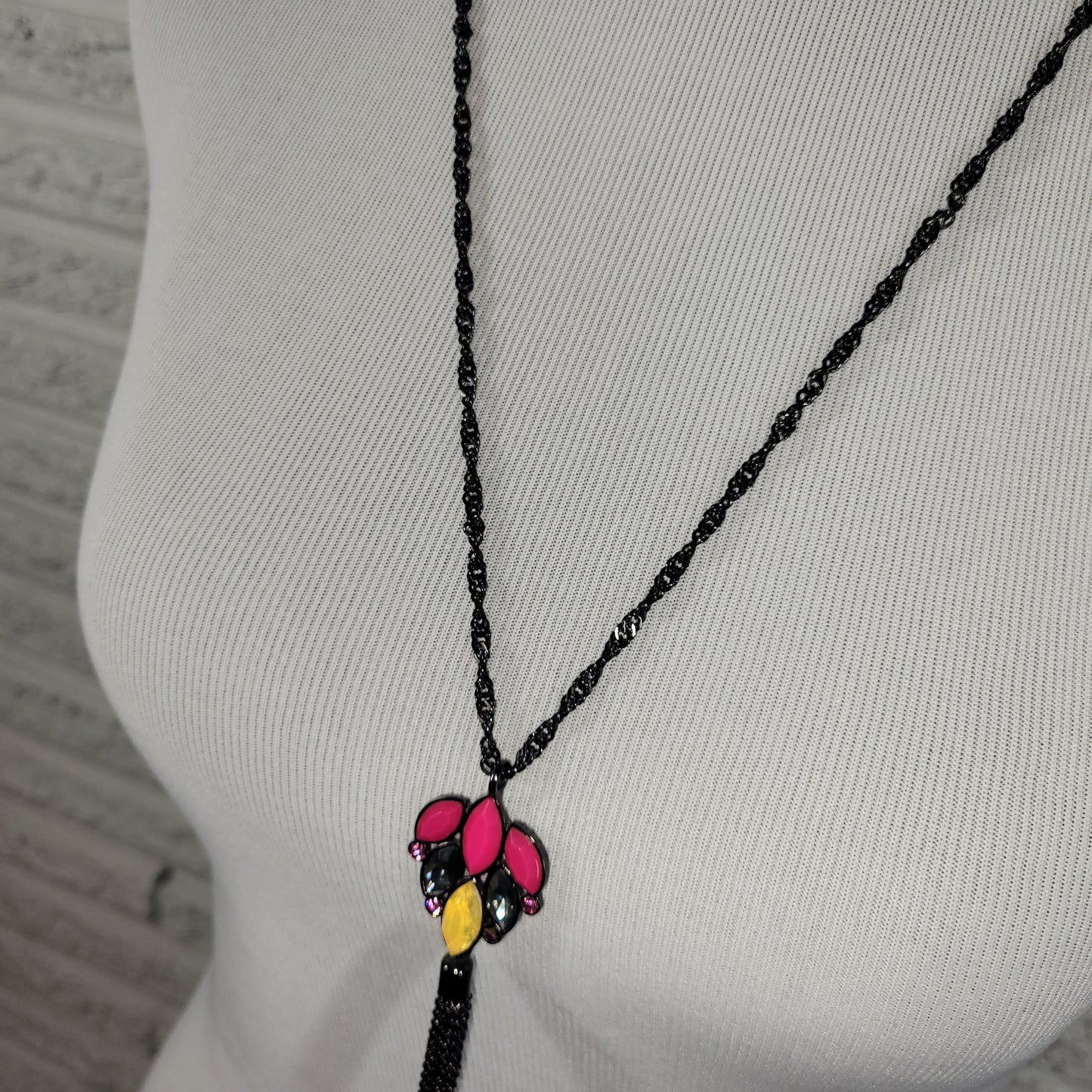 Chico's Long Black Chain Tassel Necklace Pink Yellow Statement Pendant N34E