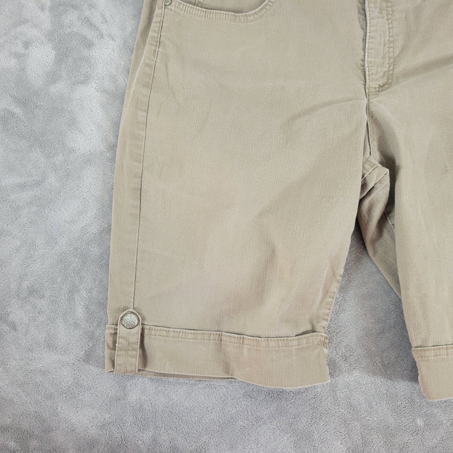 Gloria Vanderbilt Bermuda Shorts 18 Plus Tan Denim Embroidered Pocket SHO3E