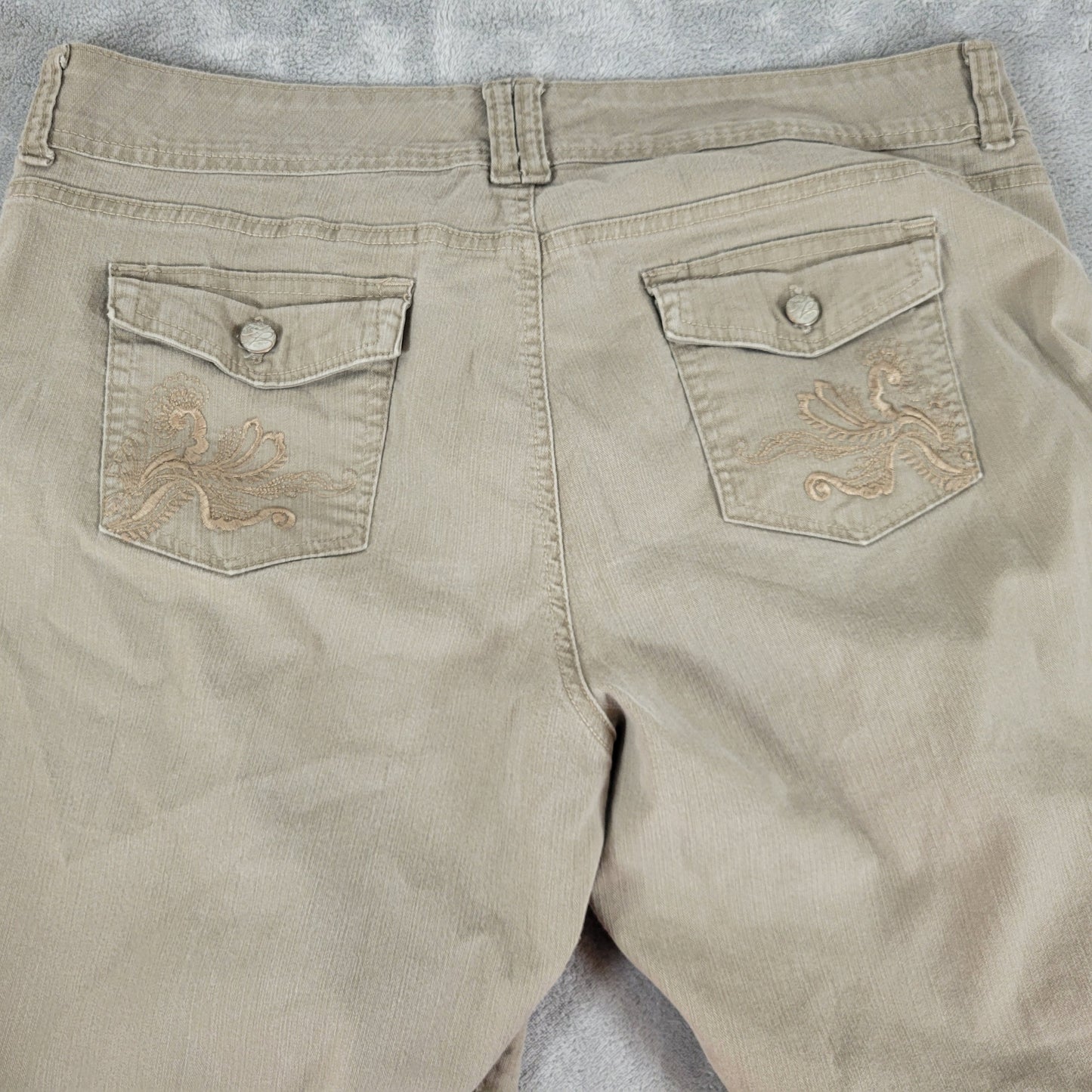 Gloria Vanderbilt Bermuda Shorts 18 Plus Tan Denim Embroidered Pocket SHO3E