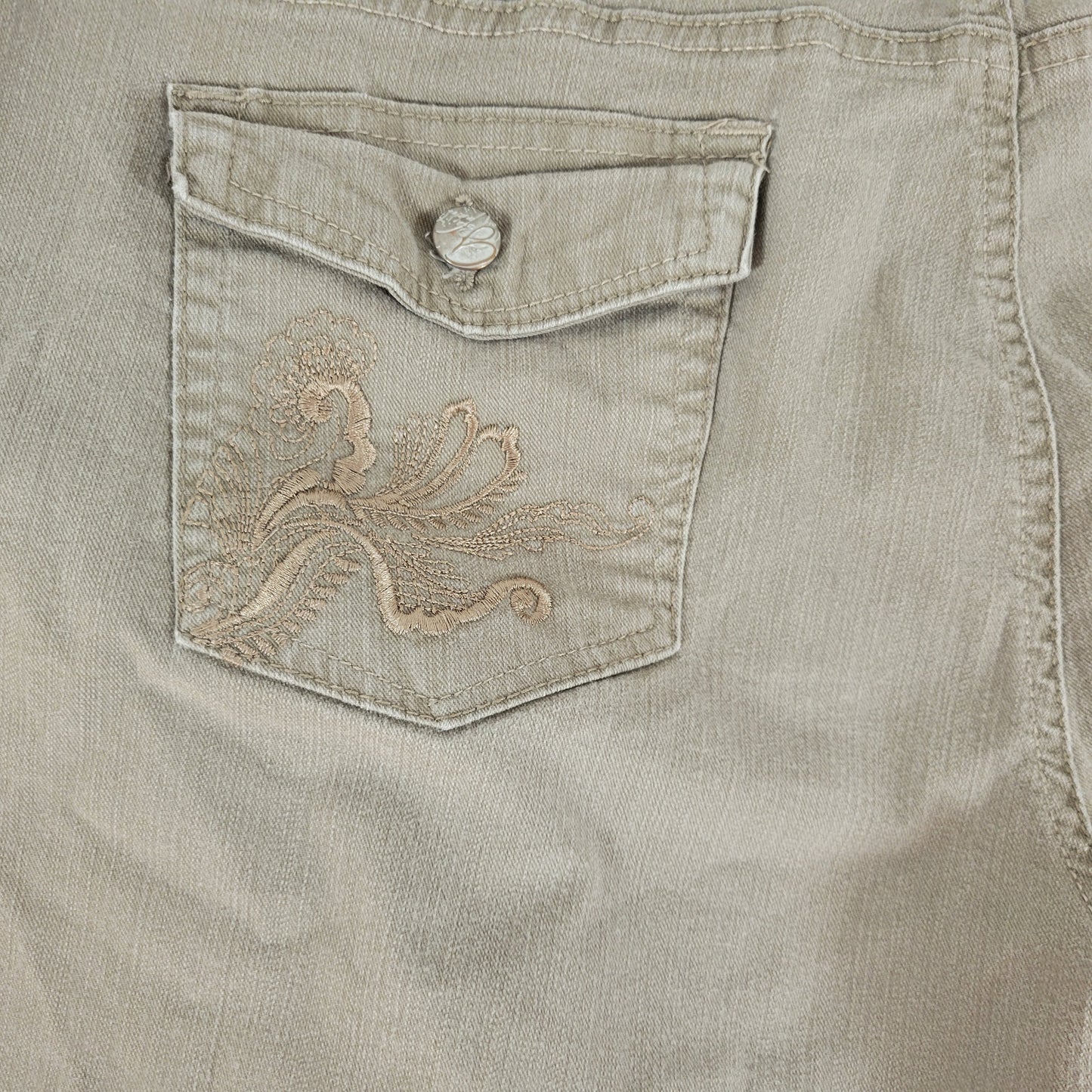 Gloria Vanderbilt Bermuda Shorts 18 Plus Tan Denim Embroidered Pocket SHO3E