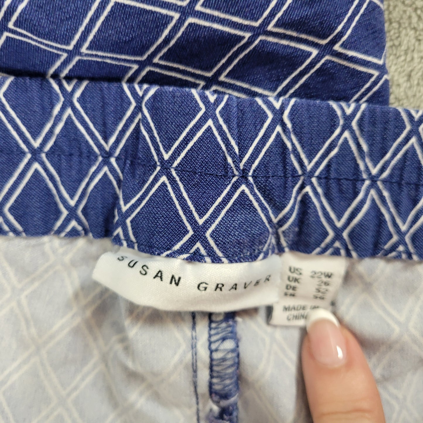 Susan Graver Capri Pants 22W Blue Geometric Diamond Pull On Elastic Waist CAP3E