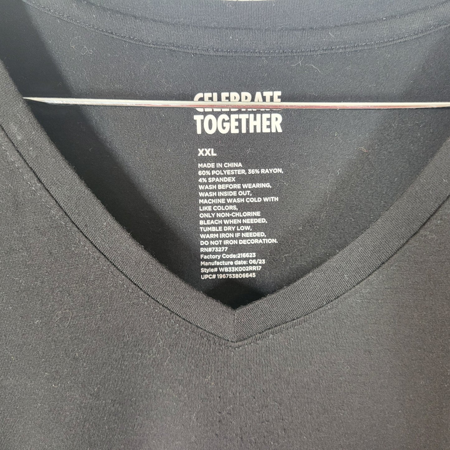 Celebrate Together Halloween Tee XXL Black Ghost V-Neck Short Sleeve BLA183E