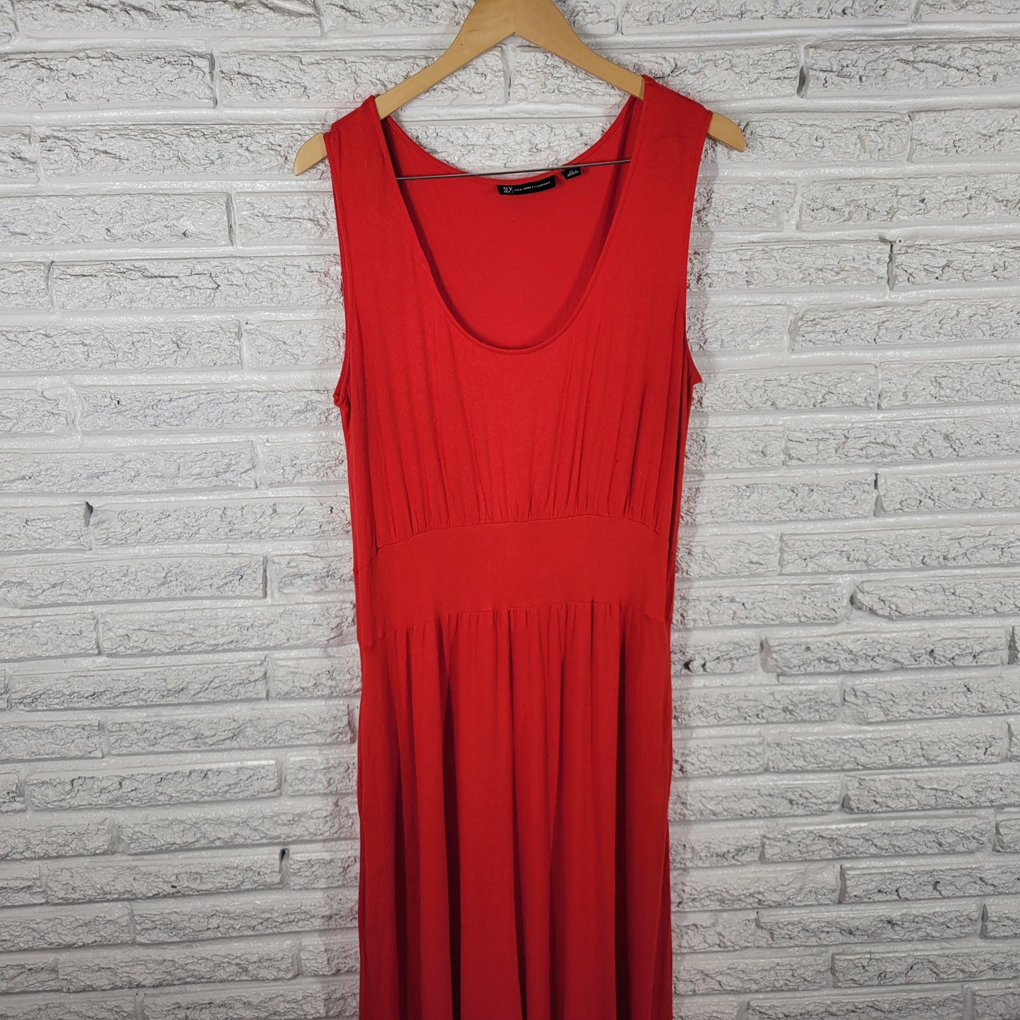New York & Company Women XL Maxi Dress Red Tank Sleeveless Sheath Stretch RED35E