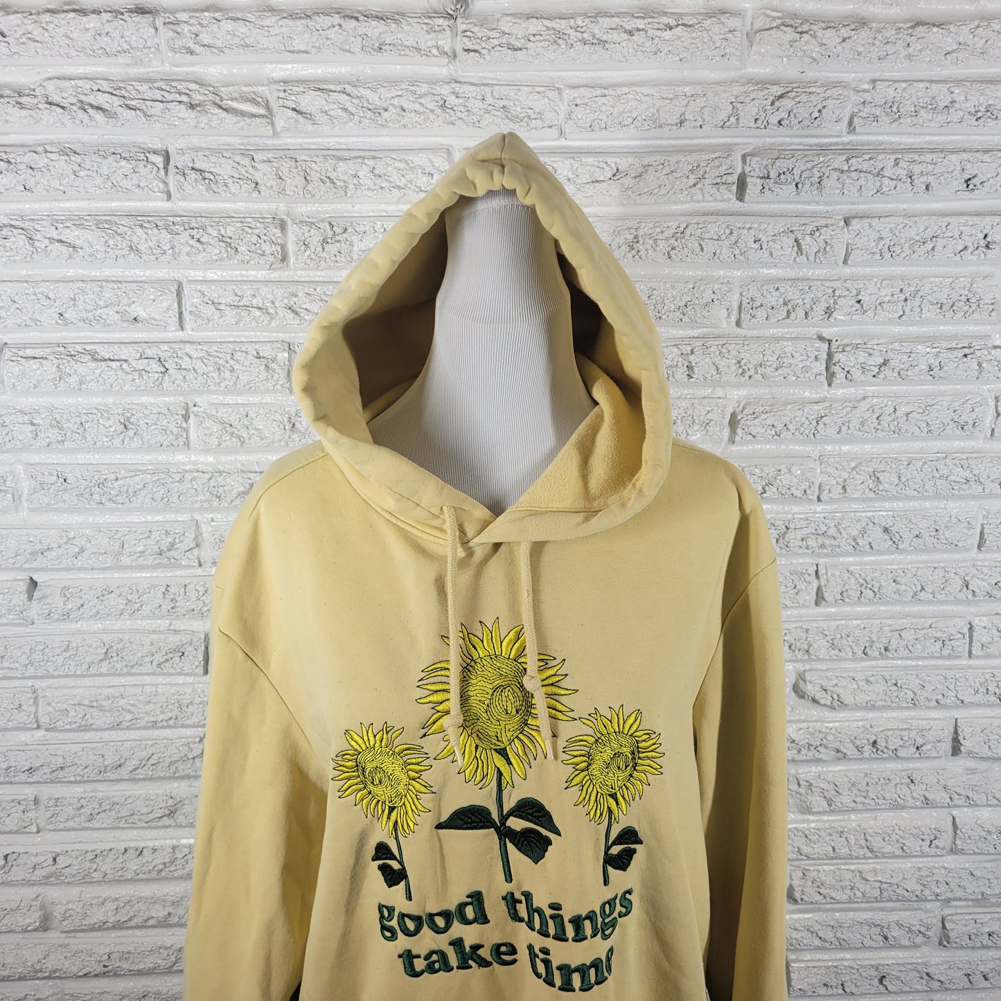 HM Hoodie Sweatshirt XL Womens Yellow Sunflower Embroidered Pullover Top SWE181E