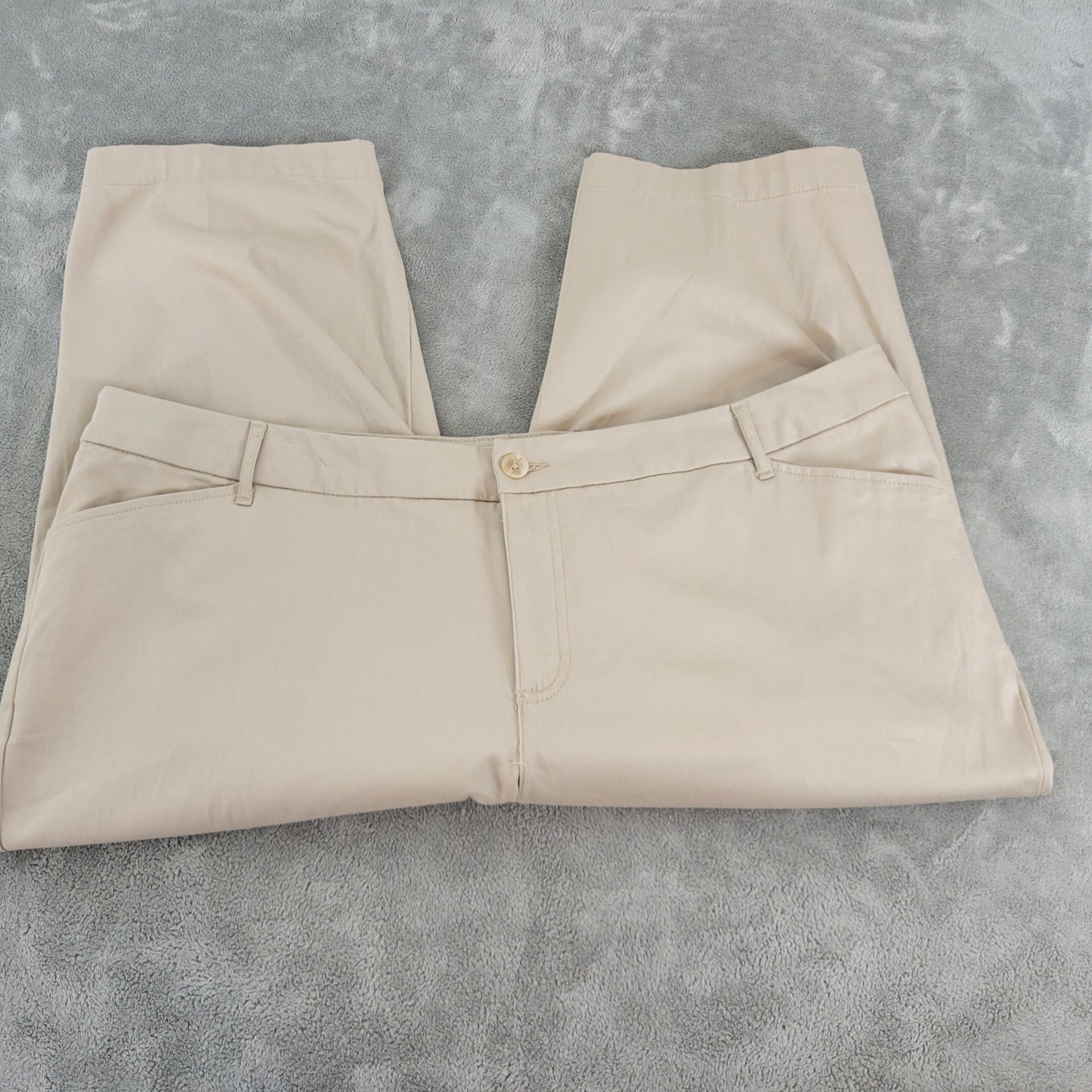 St. John's Bay Plus 24W Beige Capri Pants 44 Waist Straight Leg Stretch D12E