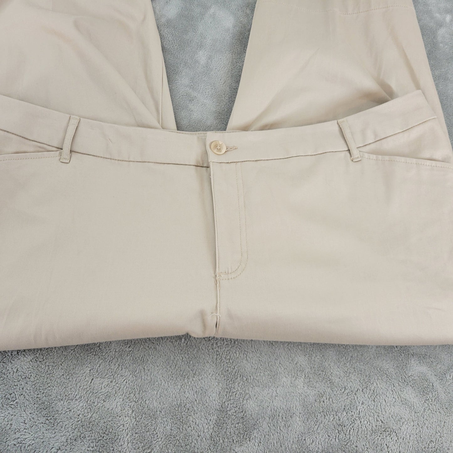 St. John's Bay Plus 24W Beige Capri Pants 44 Waist Straight Leg Stretch D12E