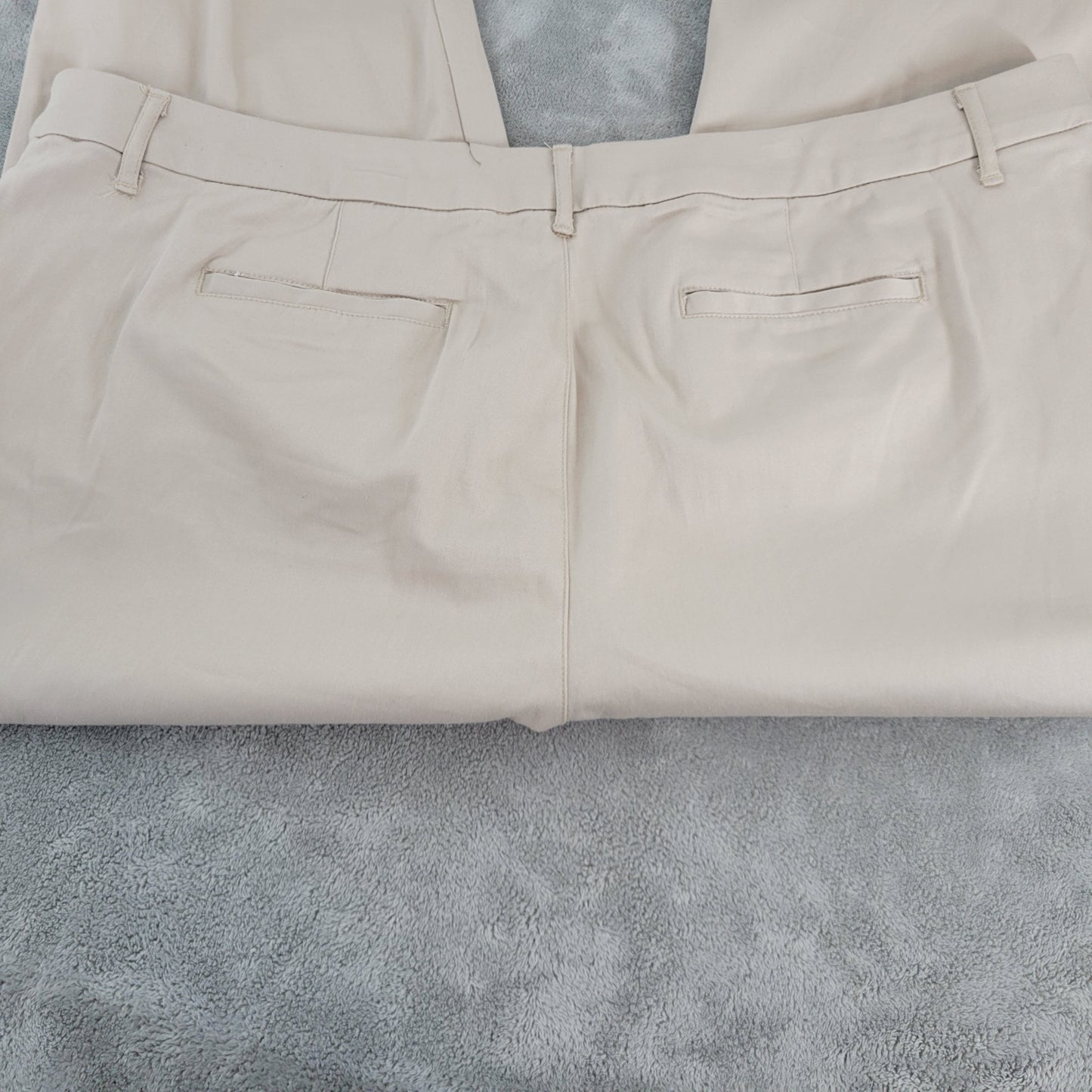 St. John's Bay Plus 24W Beige Capri Pants 44 Waist Straight Leg Stretch D12E