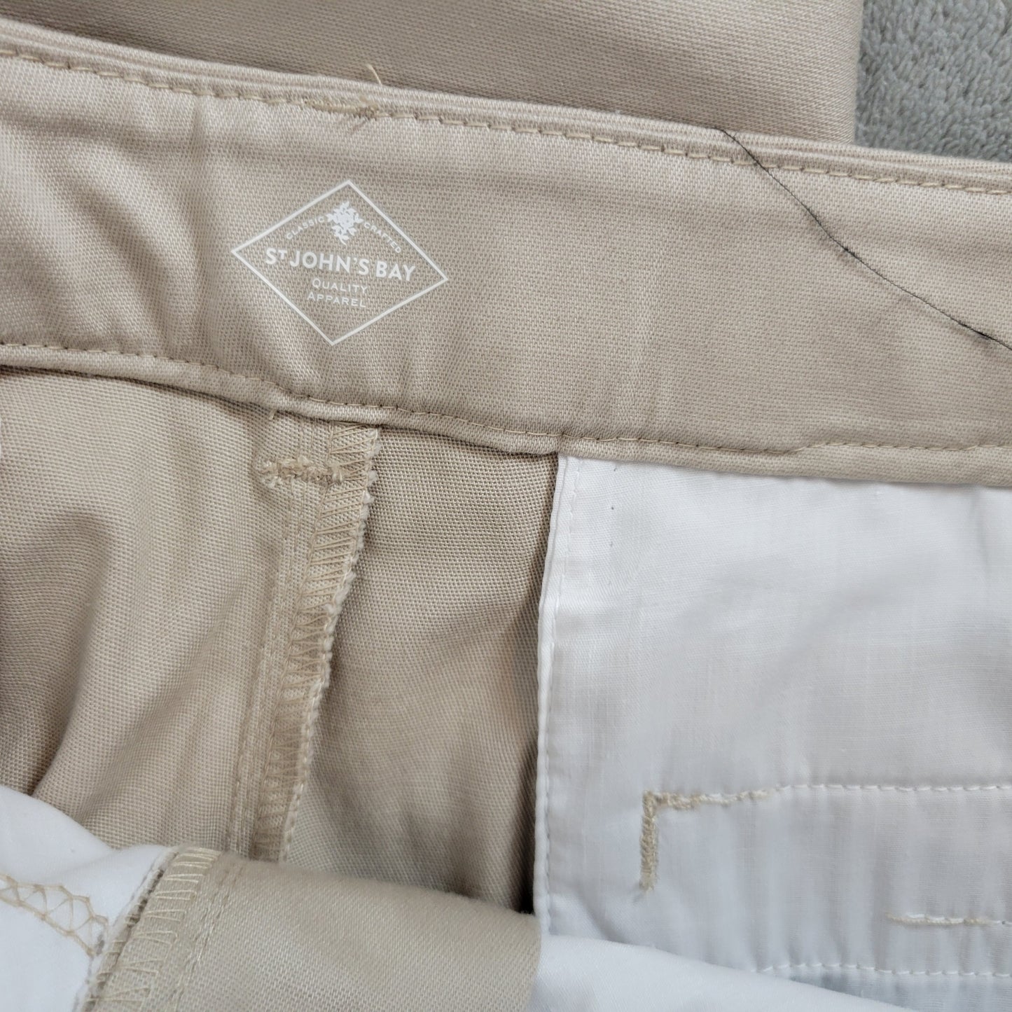 St. John's Bay Plus 24W Beige Capri Pants 44 Waist Straight Leg Stretch D12E