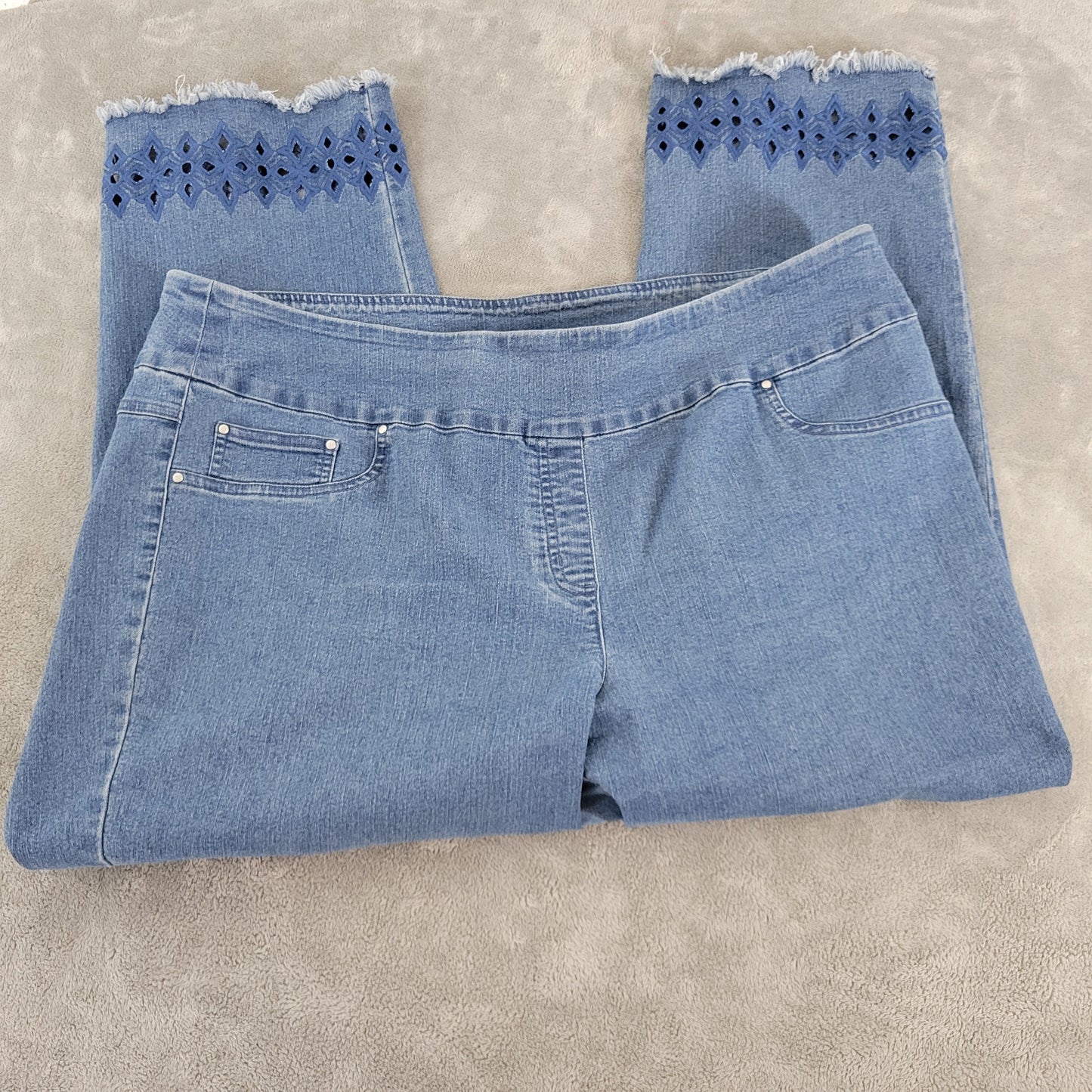 Ruby Rd Jeans 20W Plus Medium Blue Cropped Pull On Eyelet Fringe SL112E