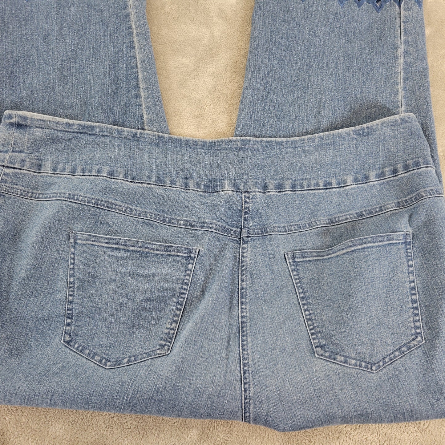 Ruby Rd Jeans 20W Plus Medium Blue Cropped Pull On Eyelet Fringe SL112E