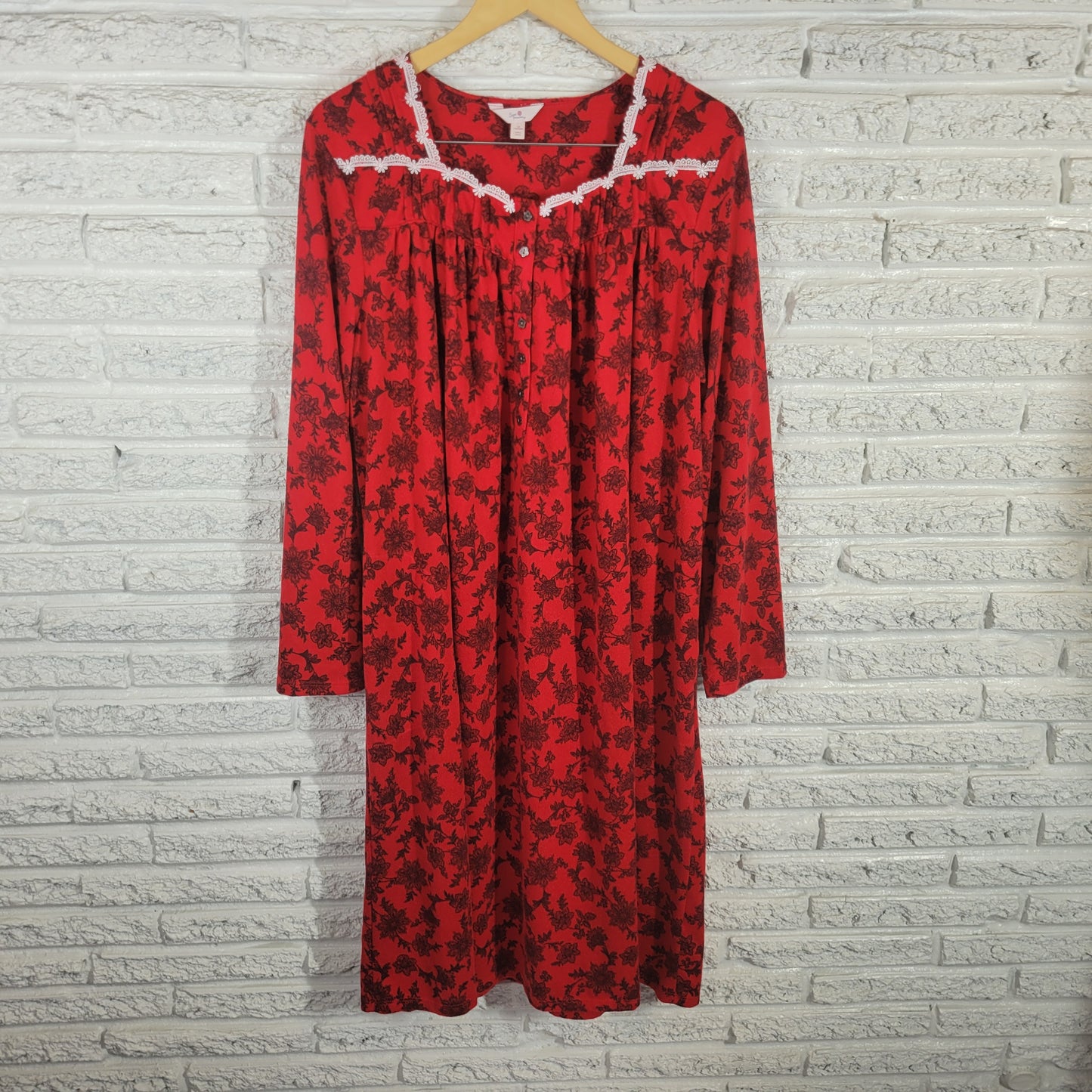 Secret Treasures Women Plus 2X Red Floral Nightgown Long Sleeve Lace Trim FLO17E