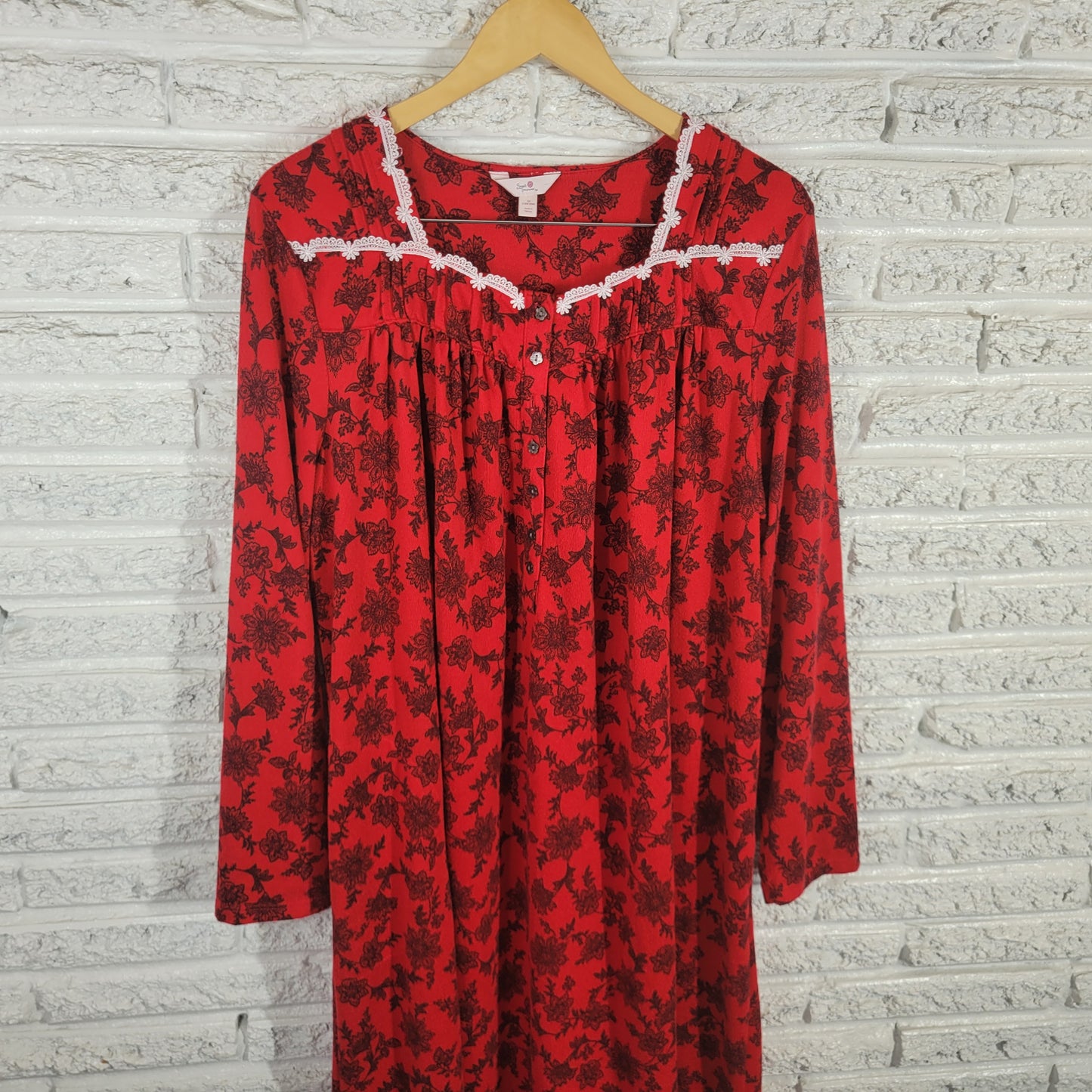 Secret Treasures Women Plus 2X Red Floral Nightgown Long Sleeve Lace Trim FLO17E