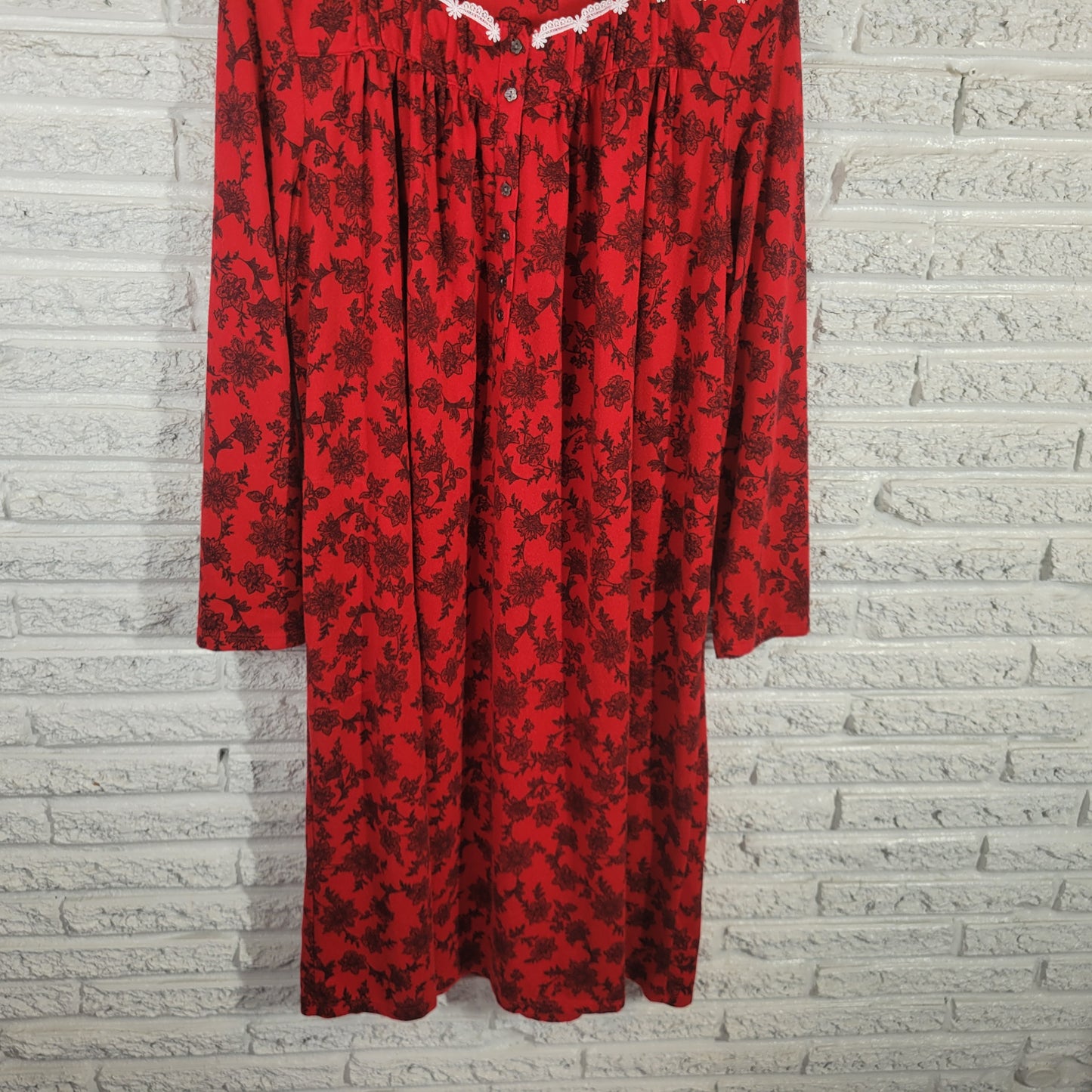 Secret Treasures Women Plus 2X Red Floral Nightgown Long Sleeve Lace Trim FLO17E