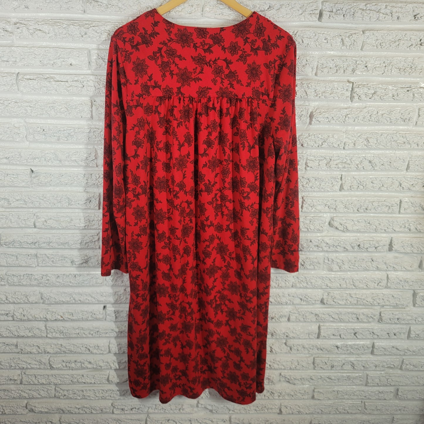 Secret Treasures Women Plus 2X Red Floral Nightgown Long Sleeve Lace Trim FLO17E