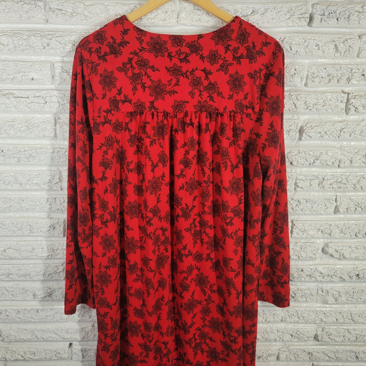 Secret Treasures Women Plus 2X Red Floral Nightgown Long Sleeve Lace Trim FLO17E