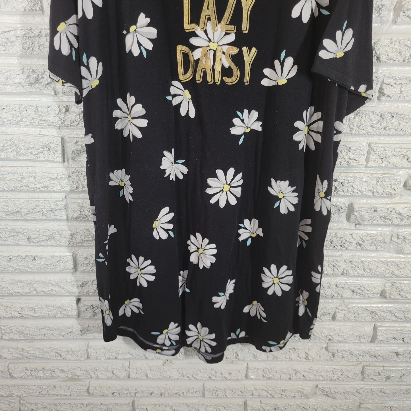 Secret Treasures Nightgown Pajama Top L/XL Black White Floral Lazy Daisy FLO16E